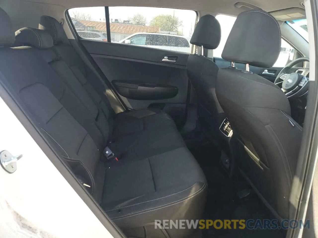 11 Photograph of a damaged car KNDPMCAC0L7769235 KIA SPORTAGE 2020