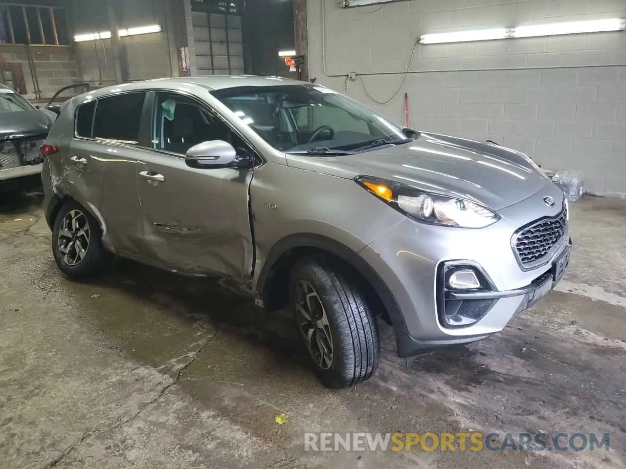 4 Photograph of a damaged car KNDPMCAC0L7805814 KIA SPORTAGE 2020