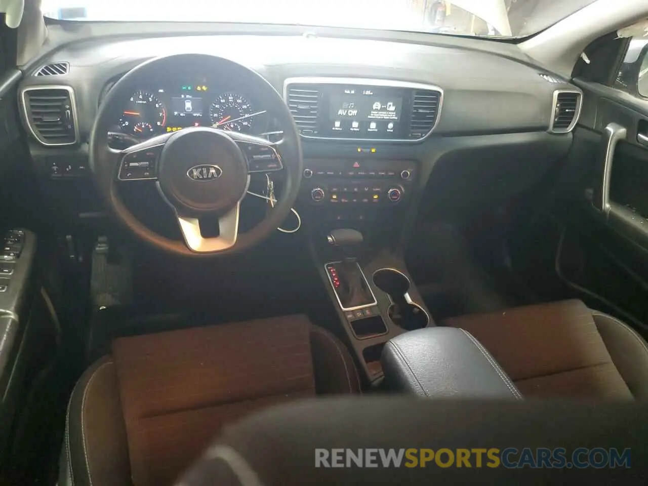 8 Photograph of a damaged car KNDPMCAC0L7805814 KIA SPORTAGE 2020