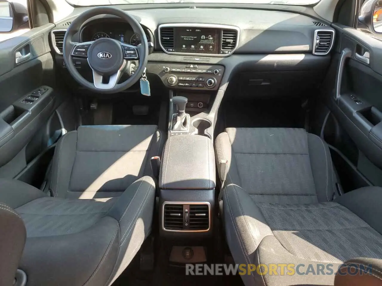 8 Photograph of a damaged car KNDPMCAC0L7816960 KIA SPORTAGE 2020