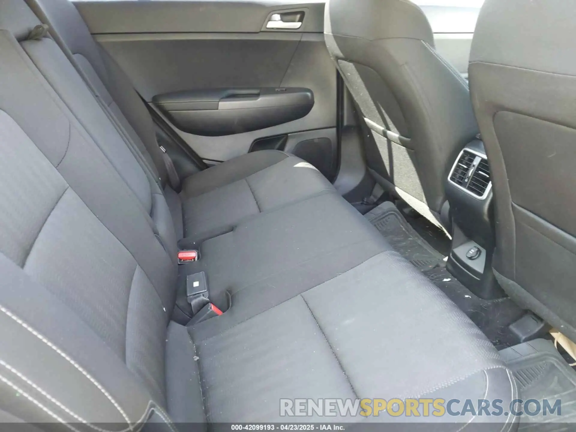 8 Photograph of a damaged car KNDPMCAC1L7662467 KIA SPORTAGE 2020