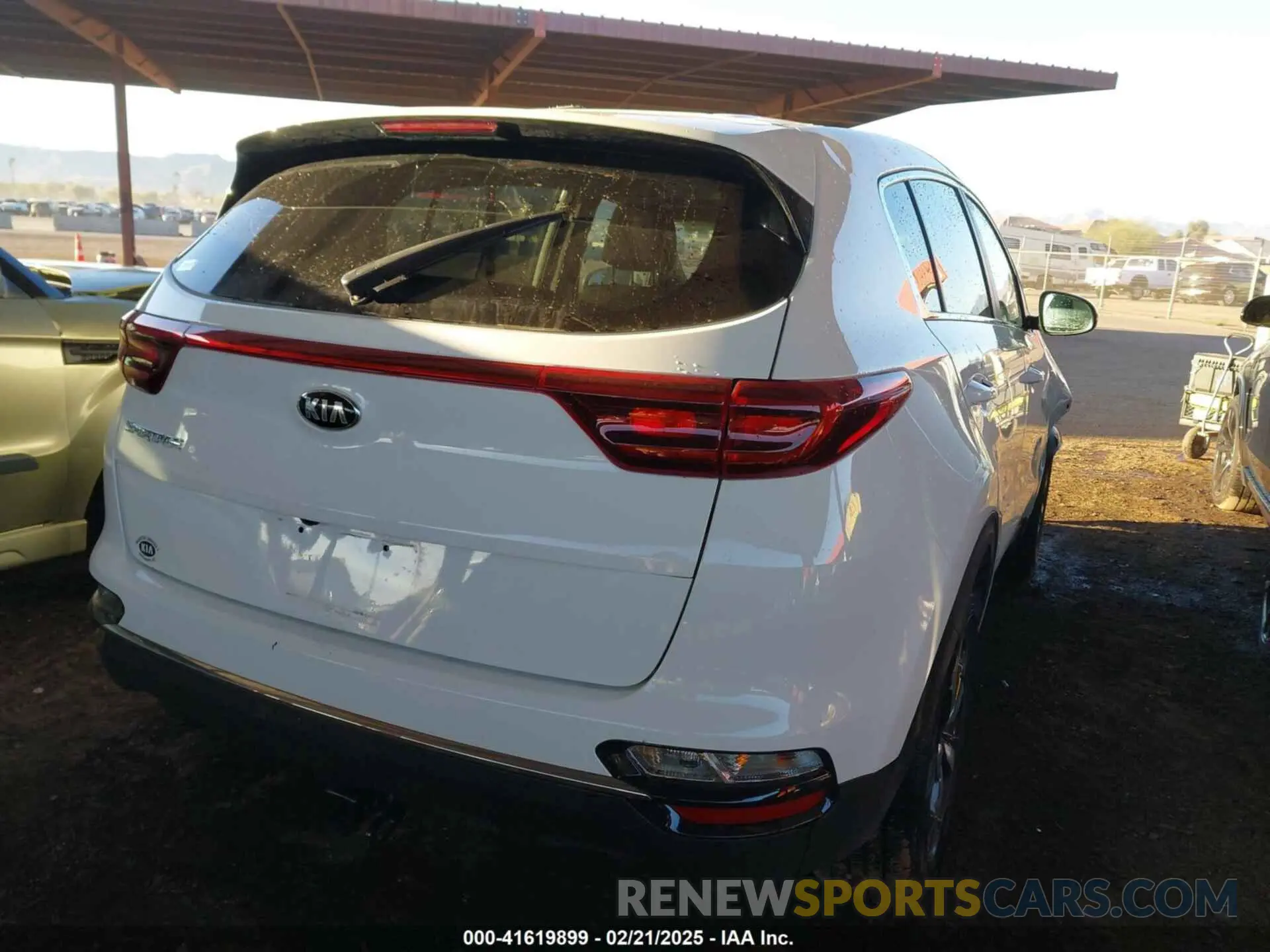 4 Photograph of a damaged car KNDPMCAC1L7689099 KIA SPORTAGE 2020
