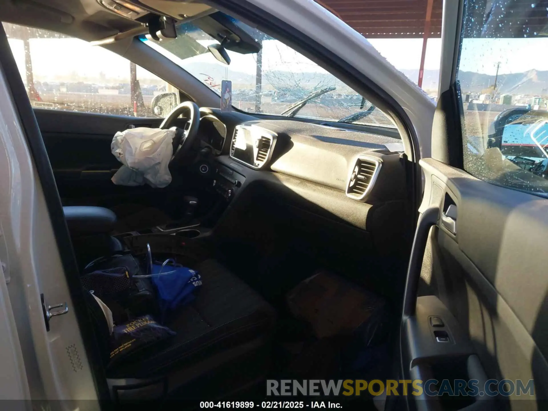 5 Photograph of a damaged car KNDPMCAC1L7689099 KIA SPORTAGE 2020
