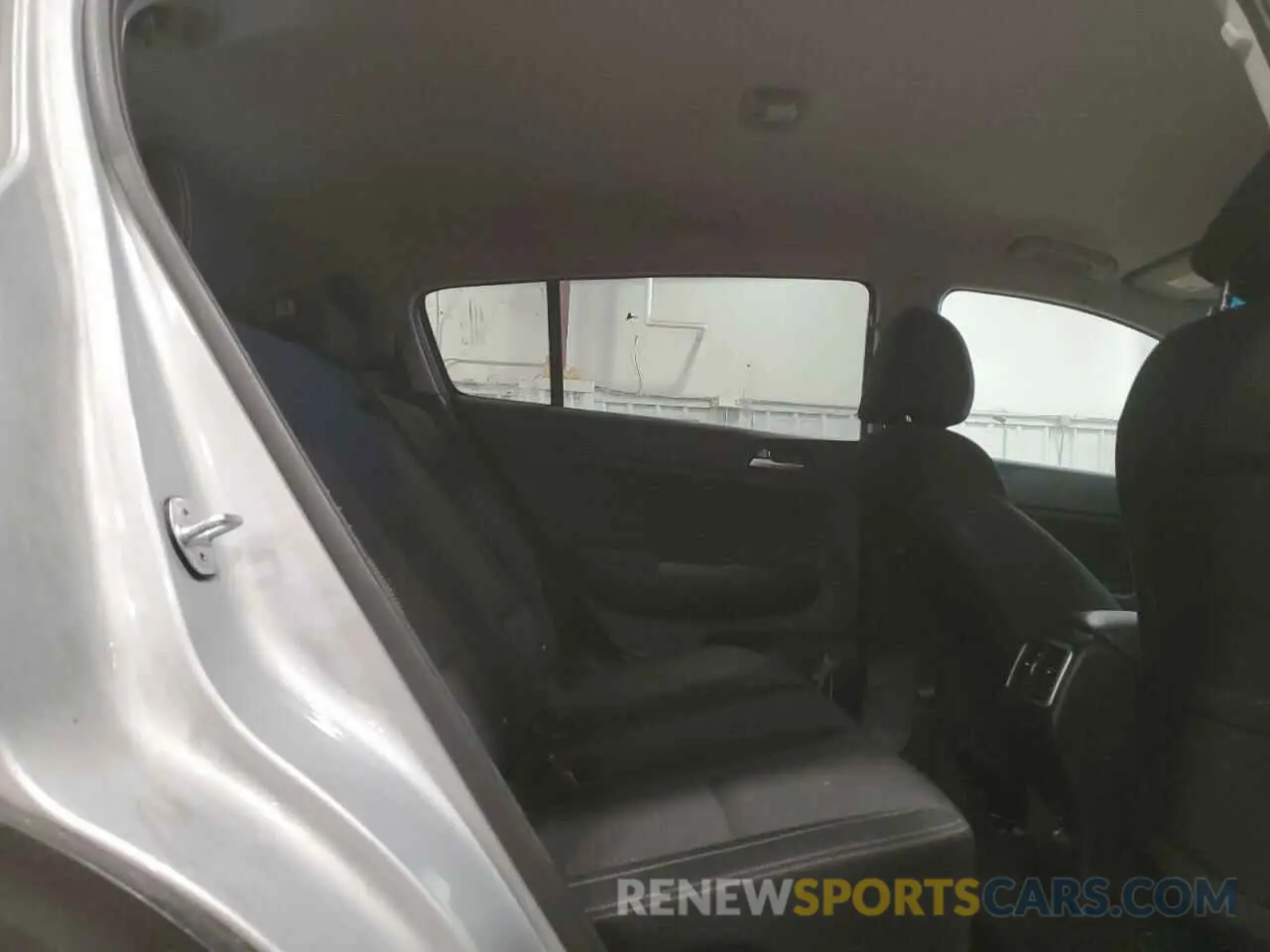 11 Photograph of a damaged car KNDPMCAC1L7707777 KIA SPORTAGE 2020