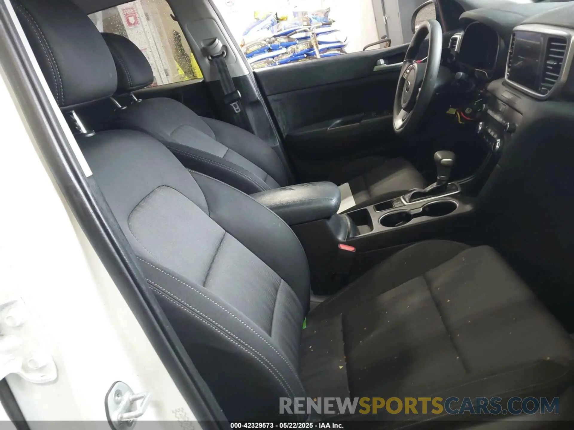 5 Photograph of a damaged car KNDPMCAC1L7730489 KIA SPORTAGE 2020