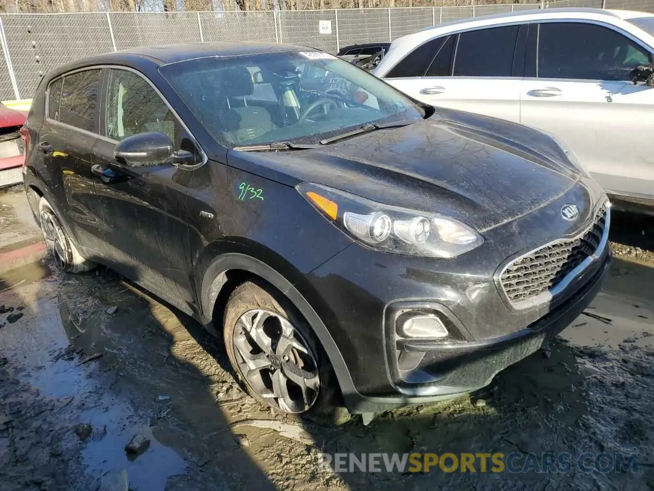 4 Photograph of a damaged car KNDPMCAC1L7796461 KIA SPORTAGE 2020