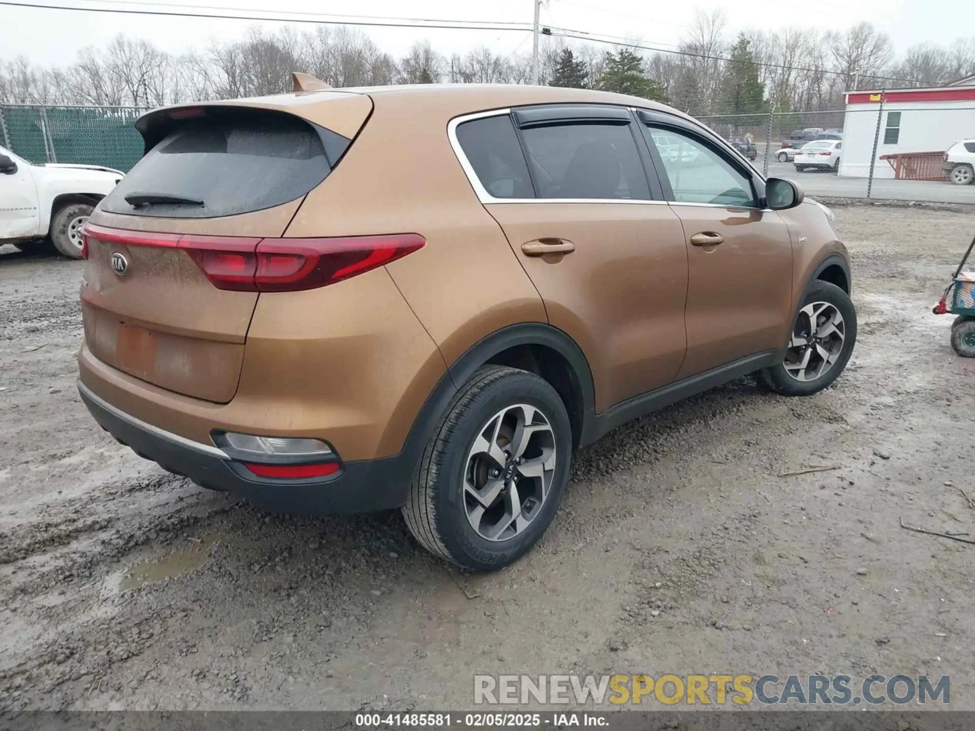 4 Photograph of a damaged car KNDPMCAC1L7807586 KIA SPORTAGE 2020