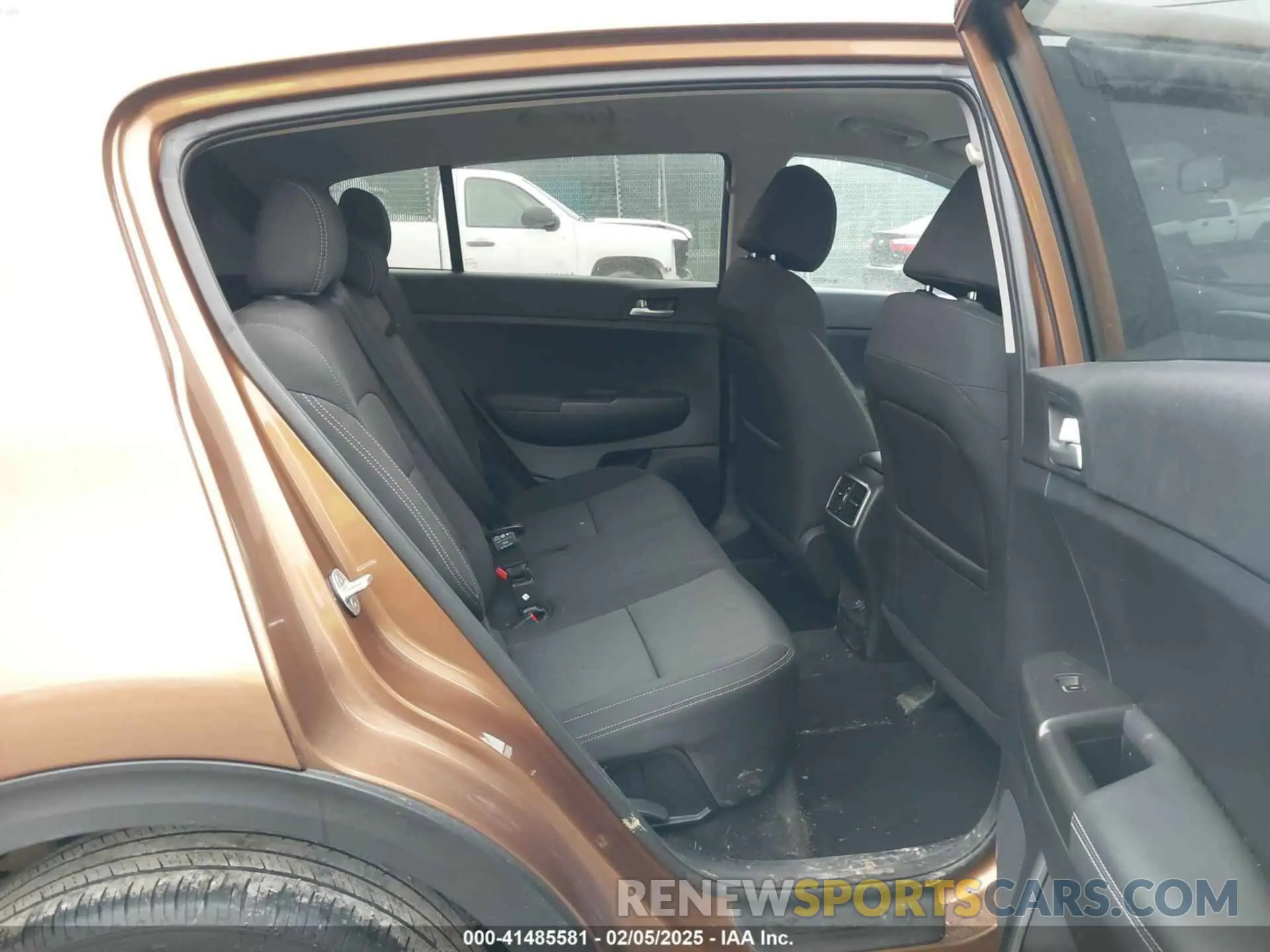 8 Photograph of a damaged car KNDPMCAC1L7807586 KIA SPORTAGE 2020