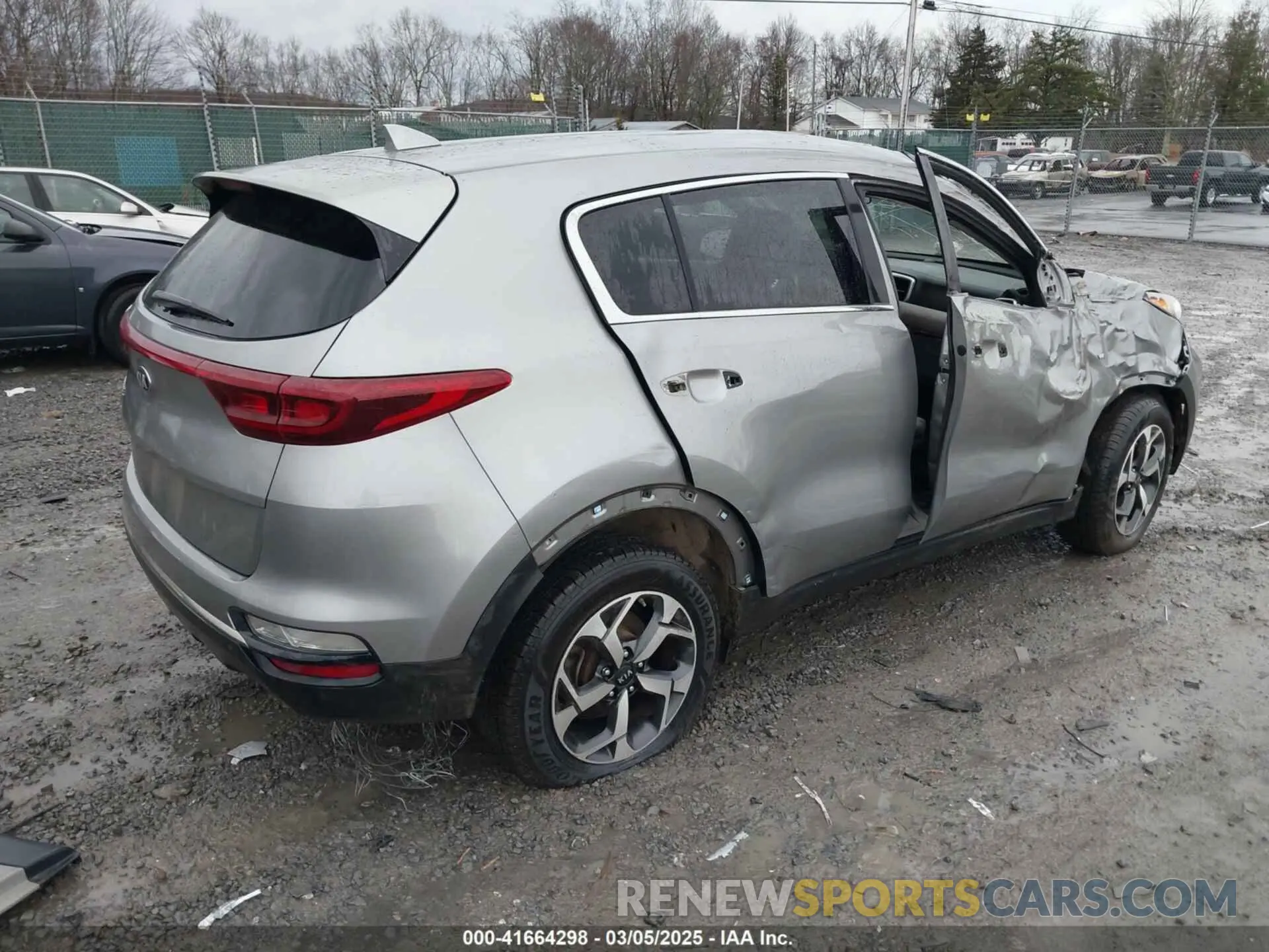 4 Photograph of a damaged car KNDPMCAC2L7630529 KIA SPORTAGE 2020