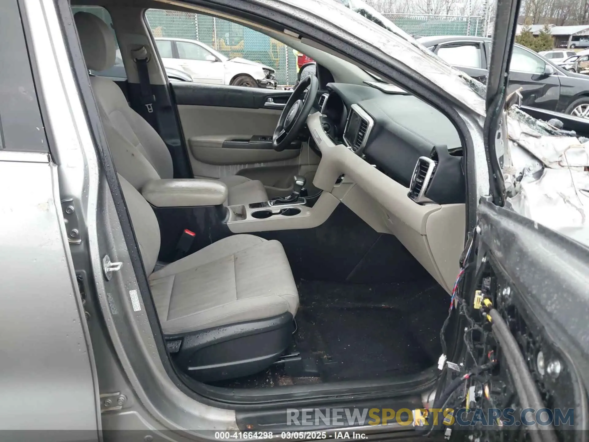 5 Photograph of a damaged car KNDPMCAC2L7630529 KIA SPORTAGE 2020