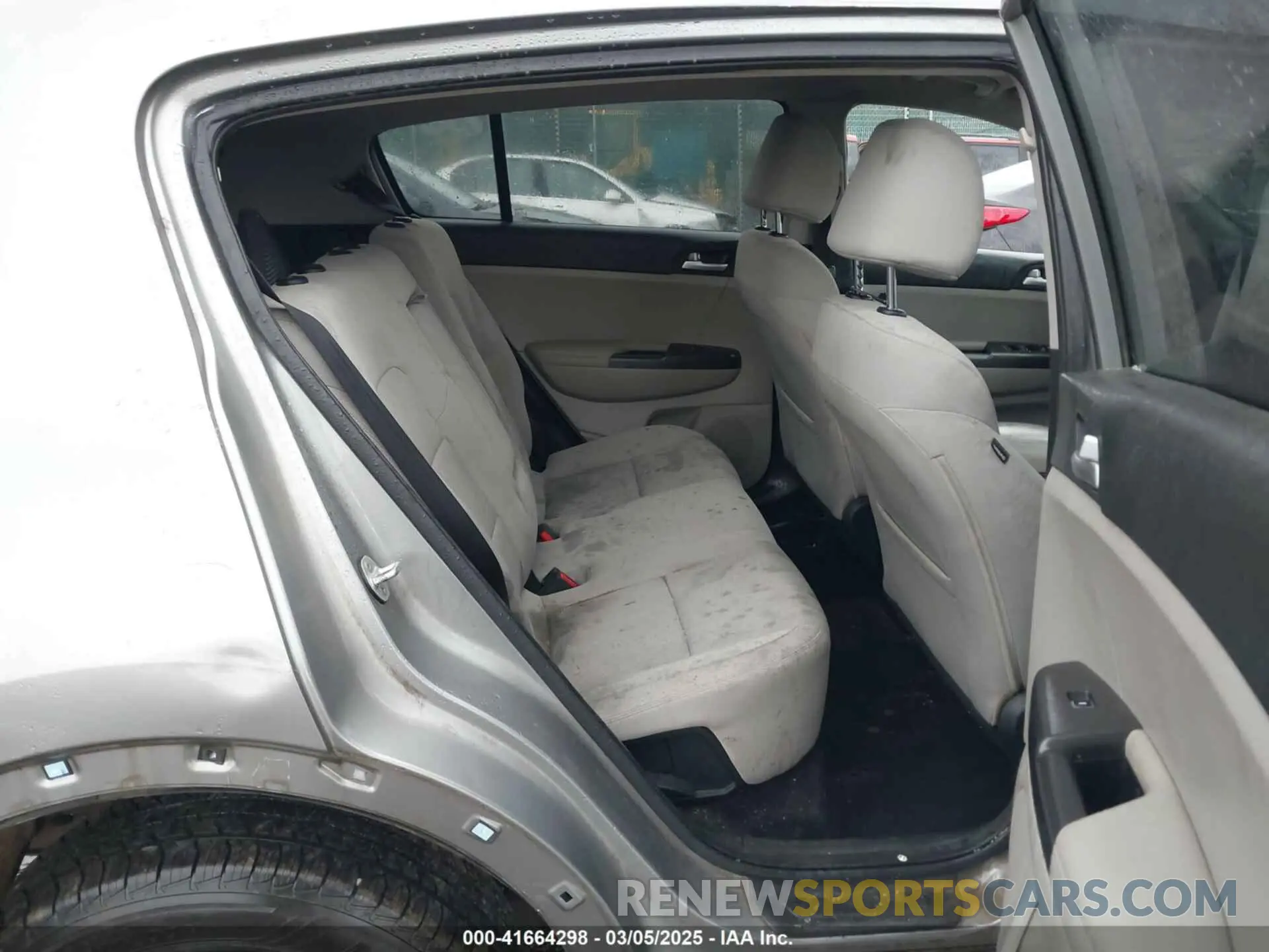 8 Photograph of a damaged car KNDPMCAC2L7630529 KIA SPORTAGE 2020