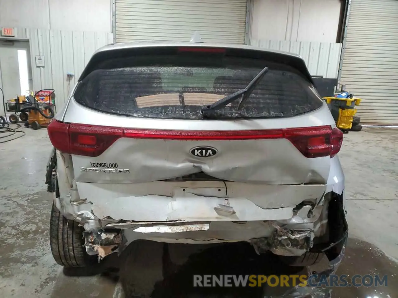 6 Photograph of a damaged car KNDPMCAC2L7641319 KIA SPORTAGE 2020