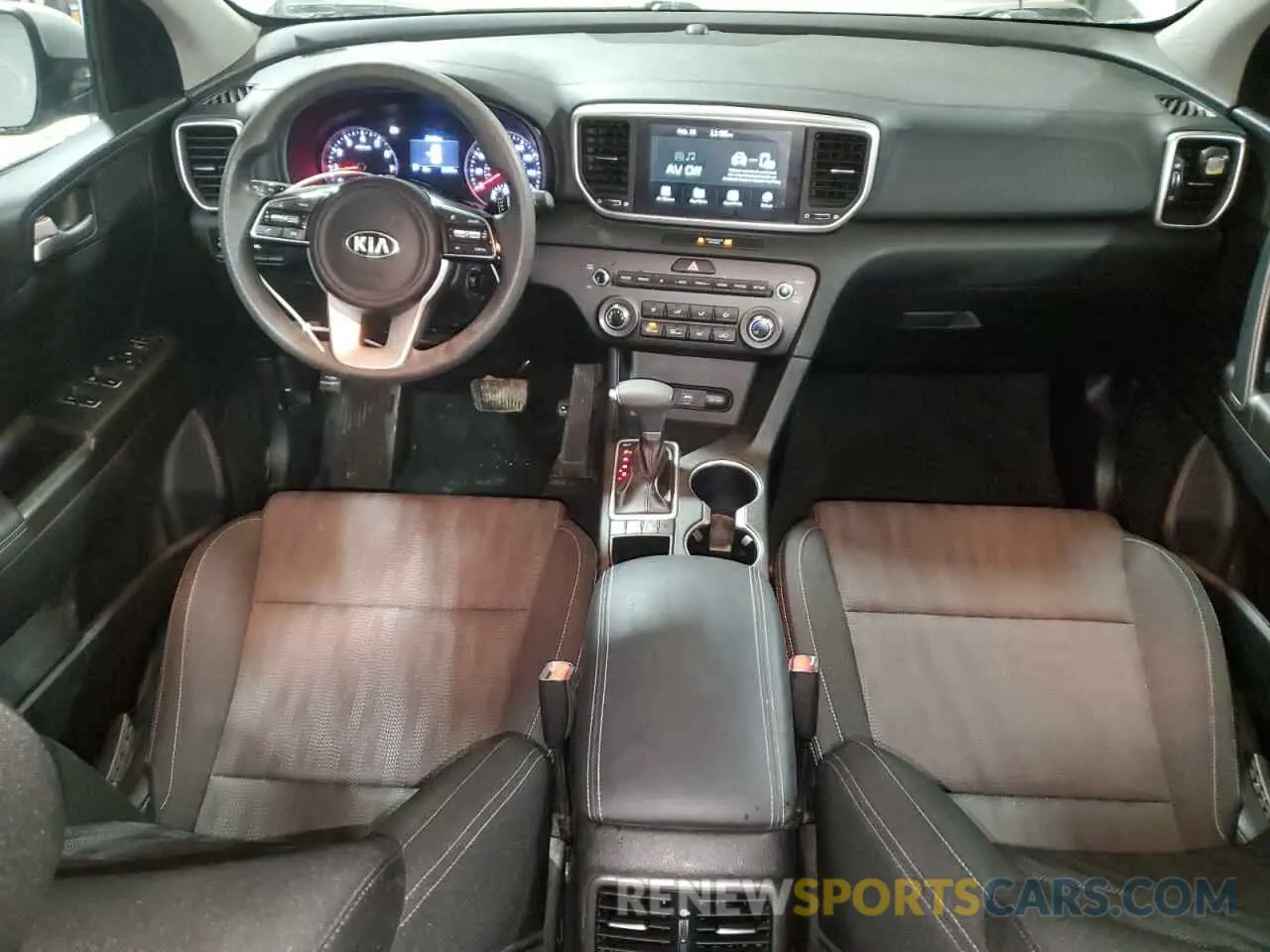 8 Photograph of a damaged car KNDPMCAC2L7641319 KIA SPORTAGE 2020