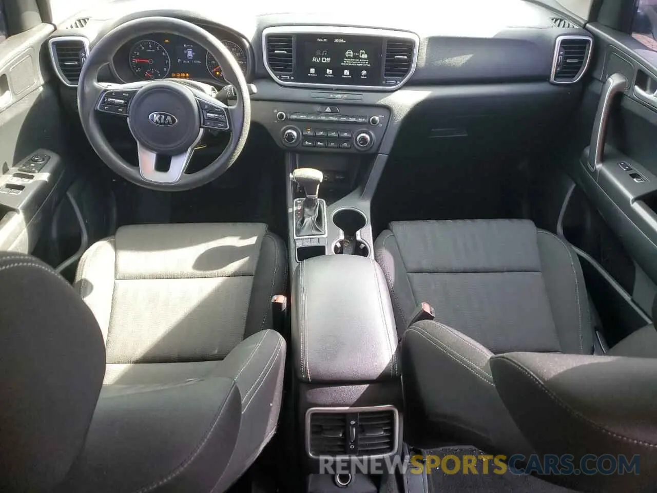 8 Photograph of a damaged car KNDPMCAC2L7643944 KIA SPORTAGE 2020
