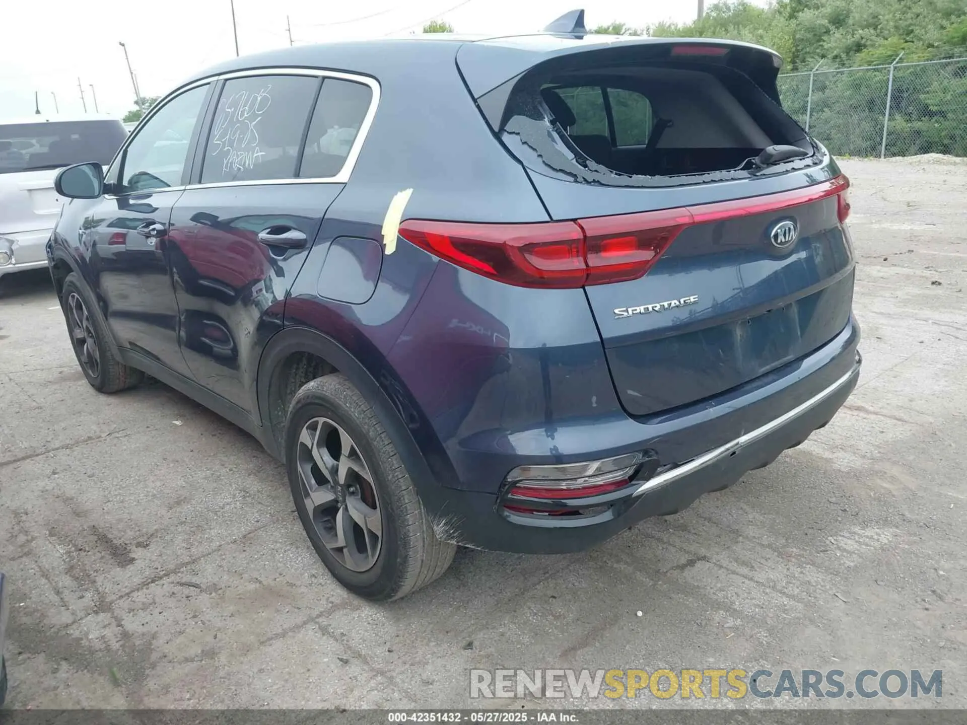 3 Photograph of a damaged car KNDPMCAC2L7699611 KIA SPORTAGE 2020