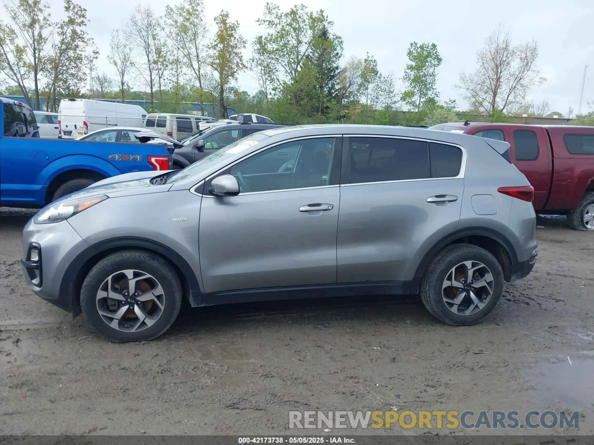 14 Photograph of a damaged car KNDPMCAC2L7778521 KIA SPORTAGE 2020