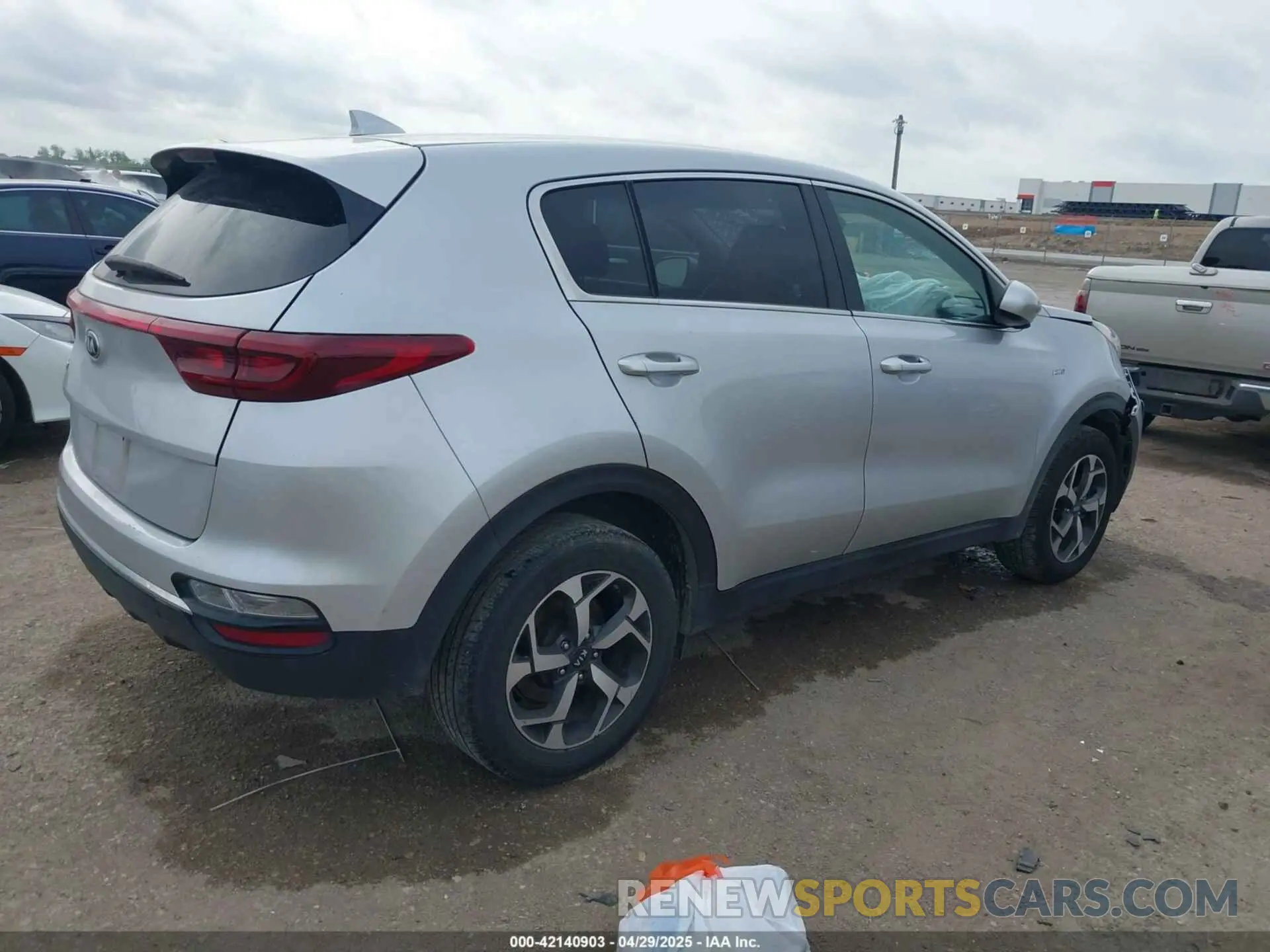 4 Photograph of a damaged car KNDPMCAC2L7786991 KIA SPORTAGE 2020
