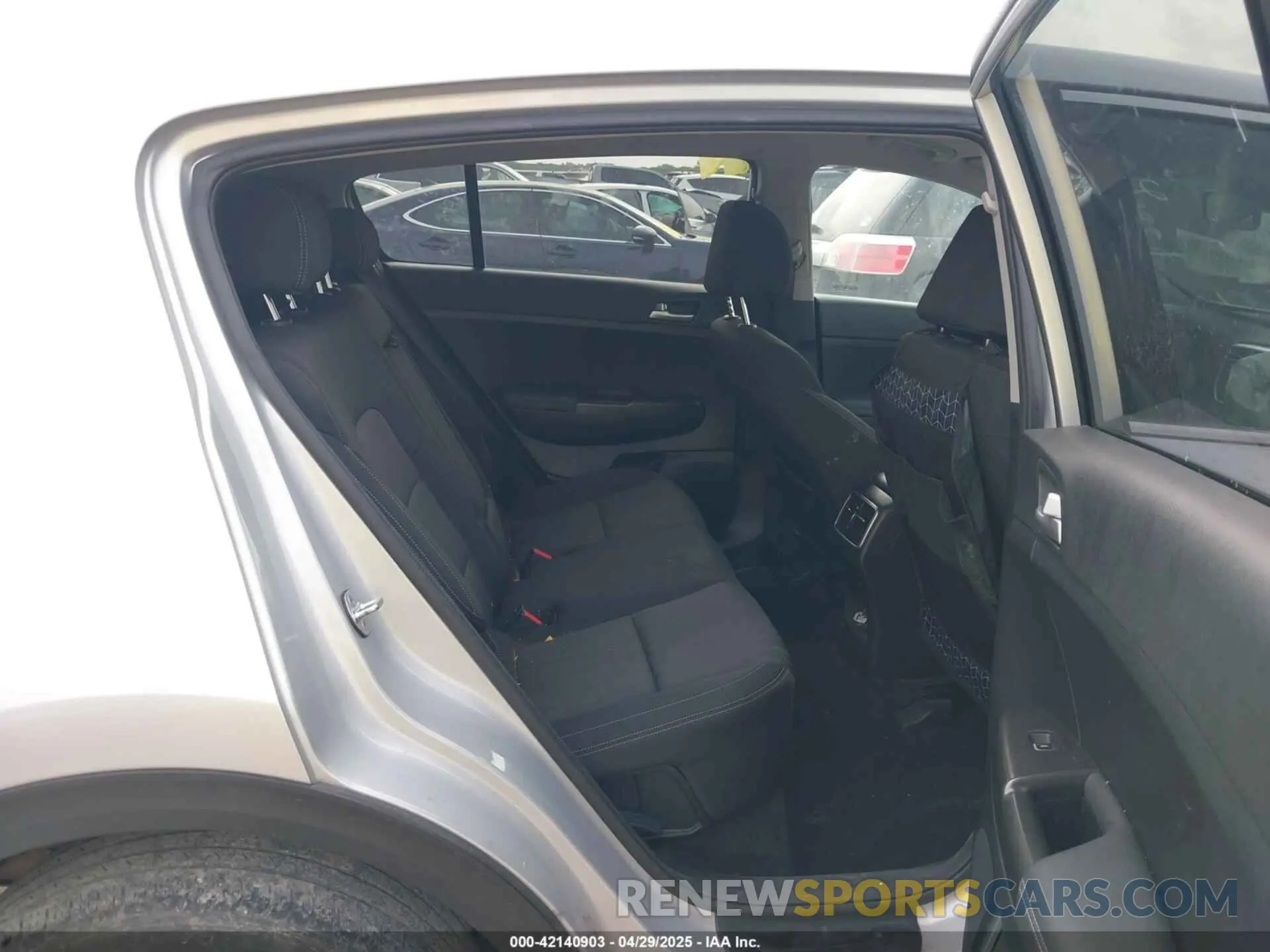 8 Photograph of a damaged car KNDPMCAC2L7786991 KIA SPORTAGE 2020