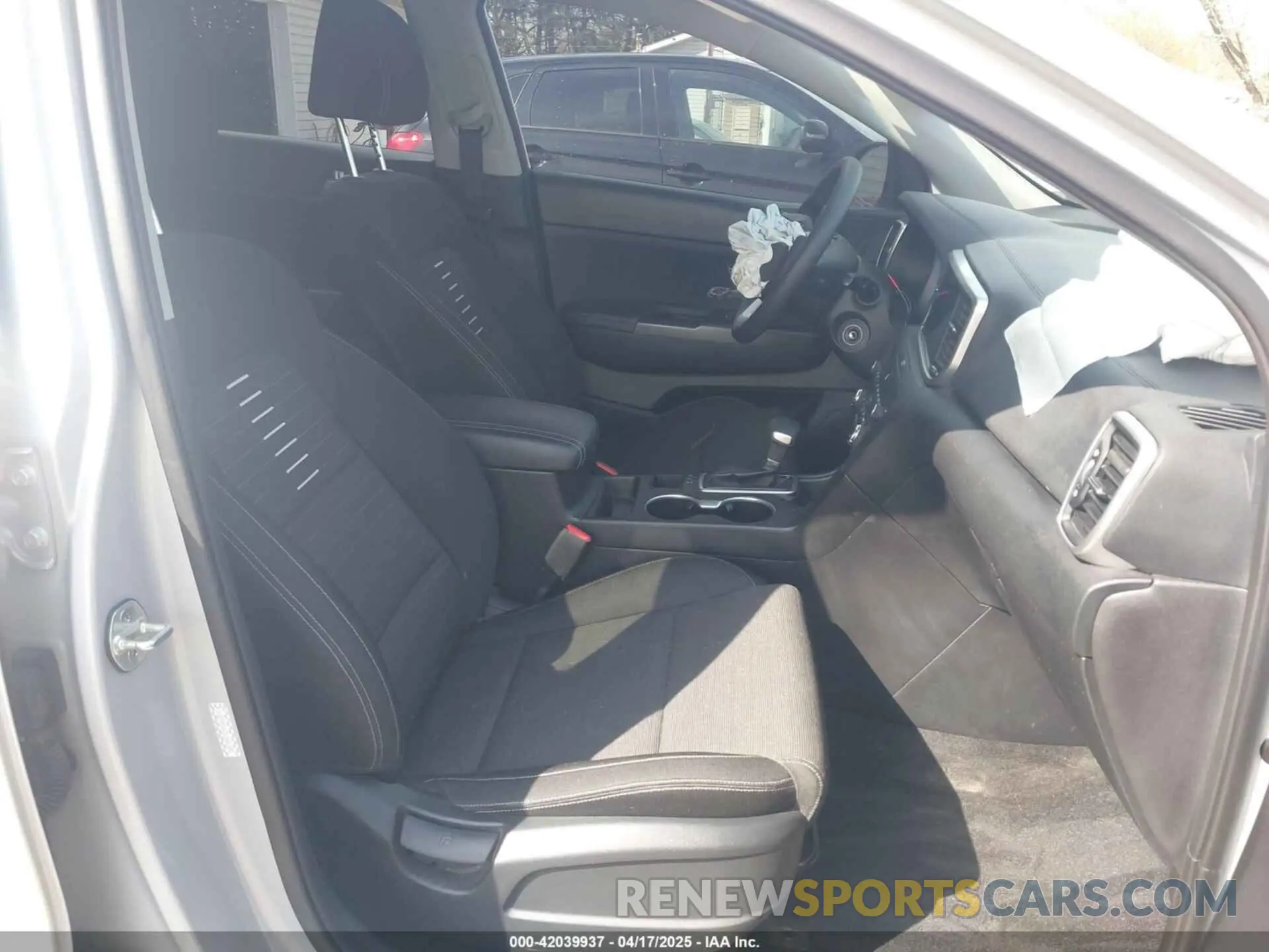 5 Photograph of a damaged car KNDPMCAC2L7801893 KIA SPORTAGE 2020