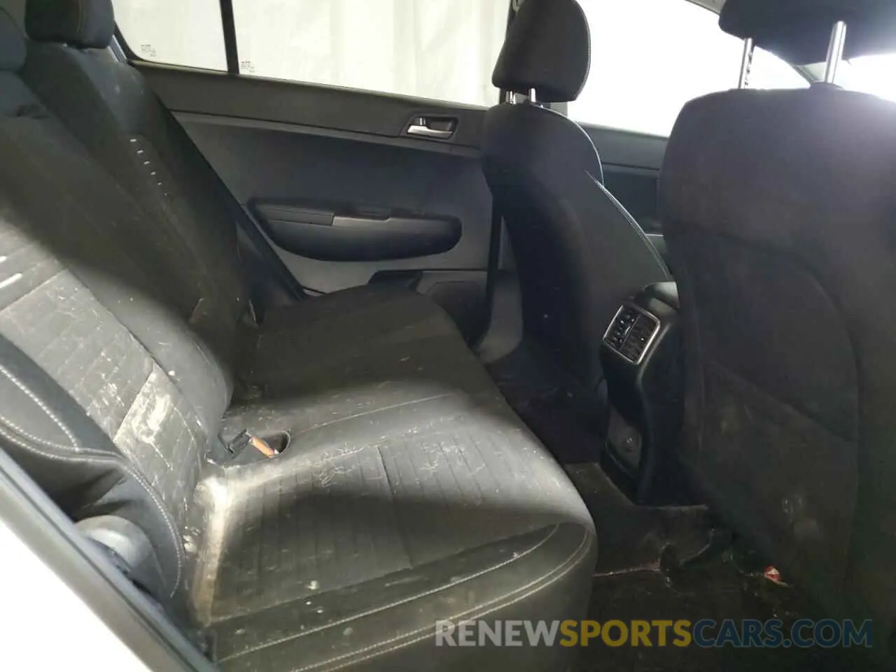 11 Photograph of a damaged car KNDPMCAC3L7632581 KIA SPORTAGE 2020