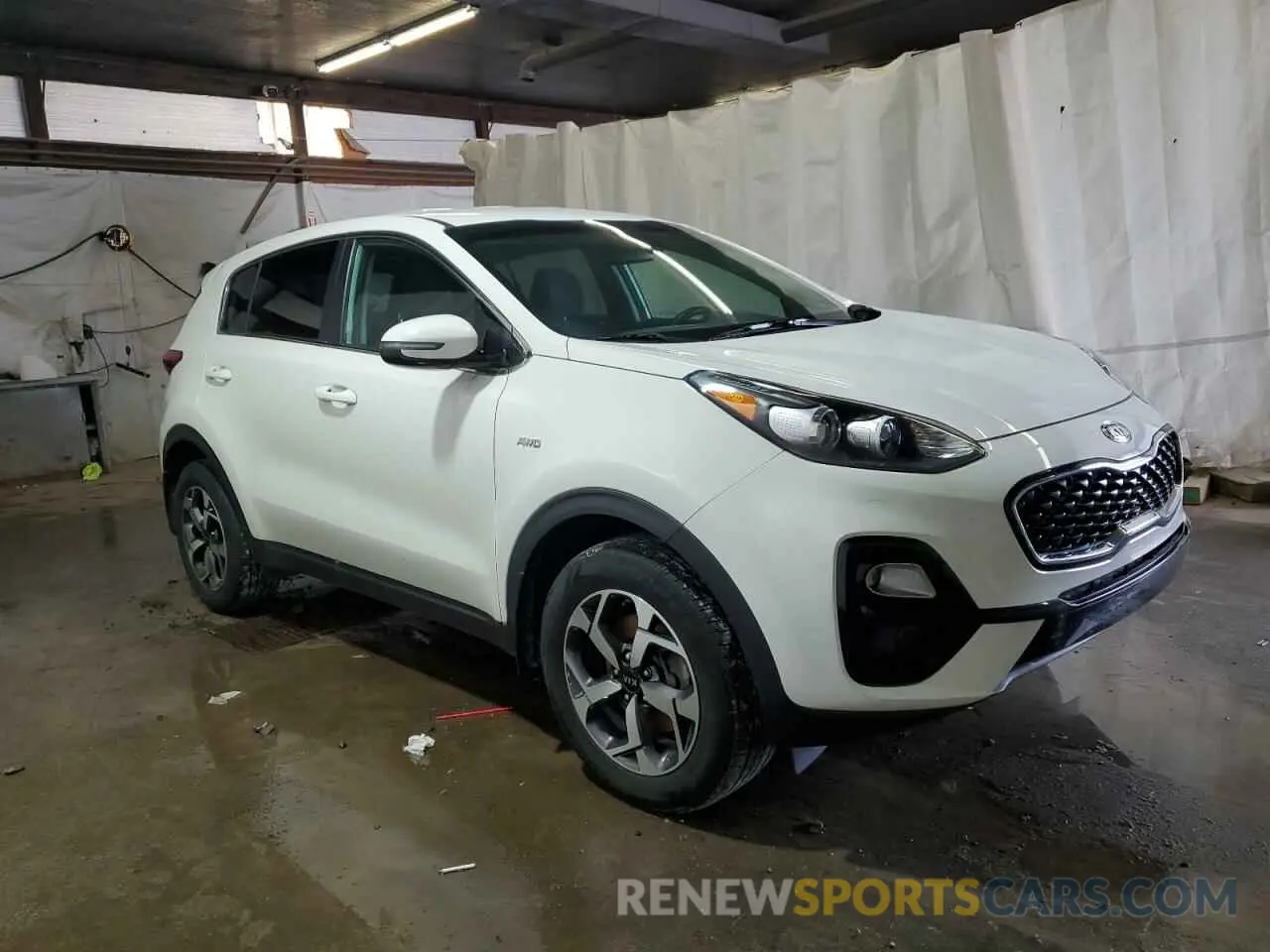 4 Photograph of a damaged car KNDPMCAC3L7632581 KIA SPORTAGE 2020