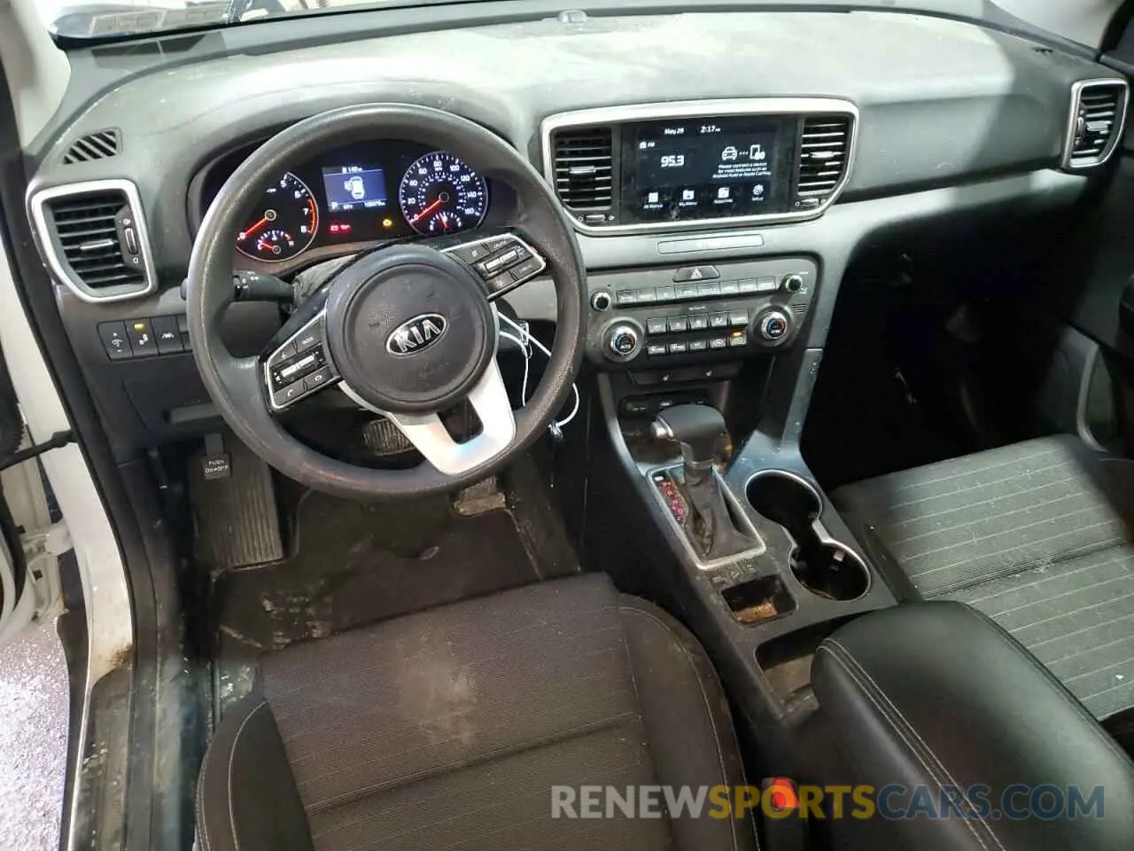 8 Photograph of a damaged car KNDPMCAC3L7632581 KIA SPORTAGE 2020