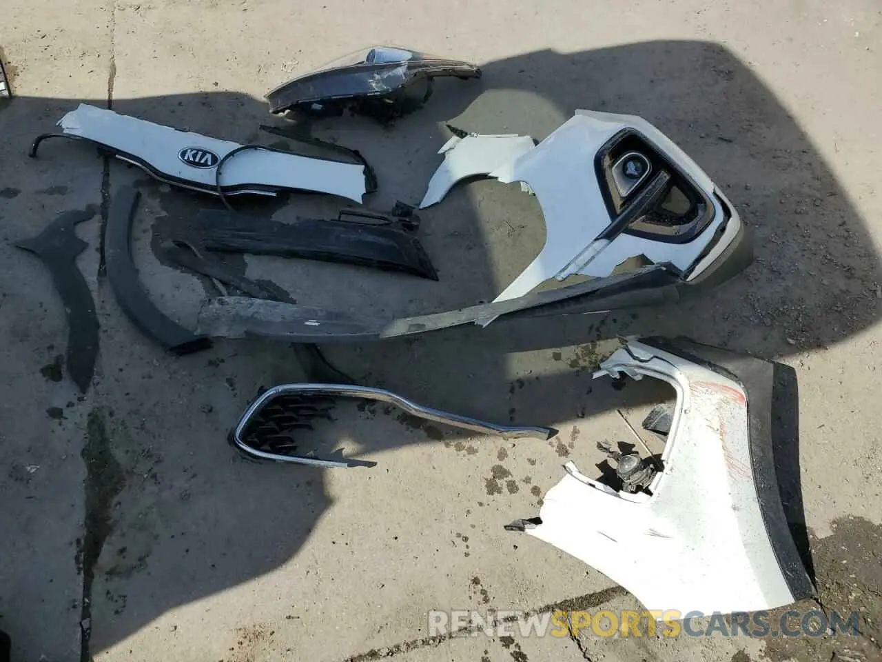 13 Photograph of a damaged car KNDPMCAC3L7641720 KIA SPORTAGE 2020