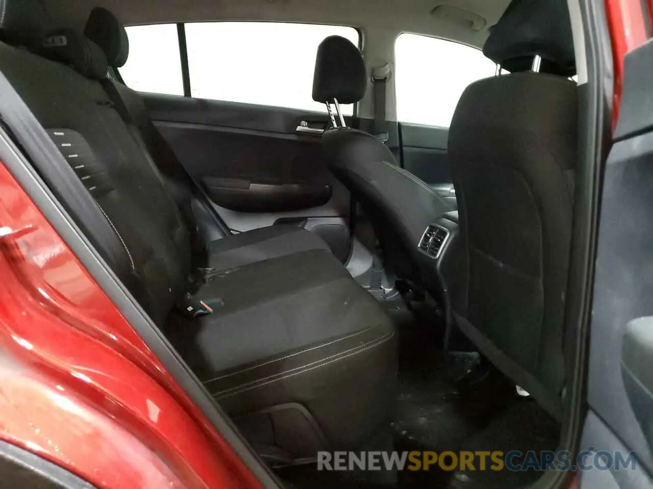 11 Photograph of a damaged car KNDPMCAC3L7661630 KIA SPORTAGE 2020
