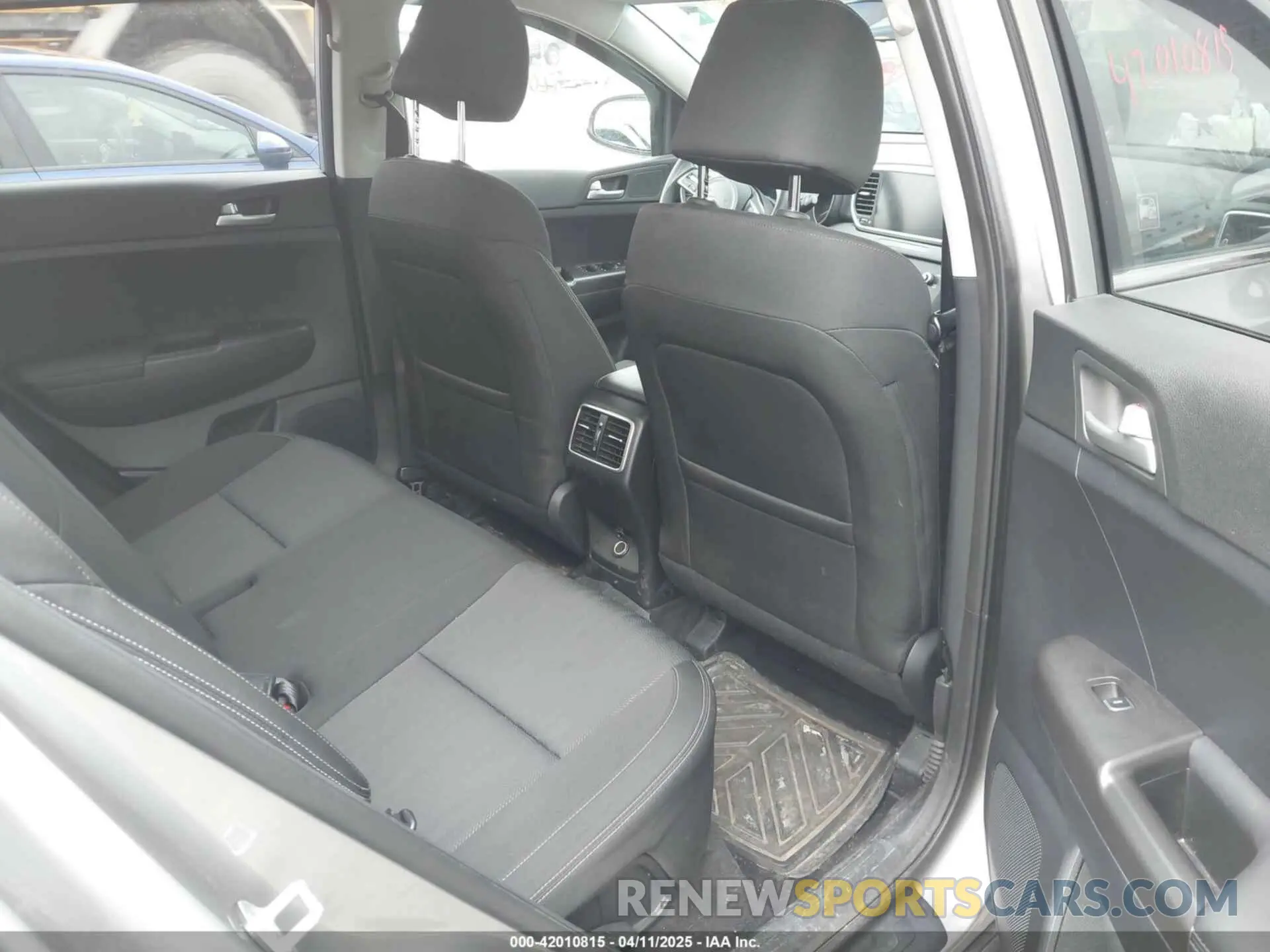 8 Photograph of a damaged car KNDPMCAC3L7805385 KIA SPORTAGE 2020