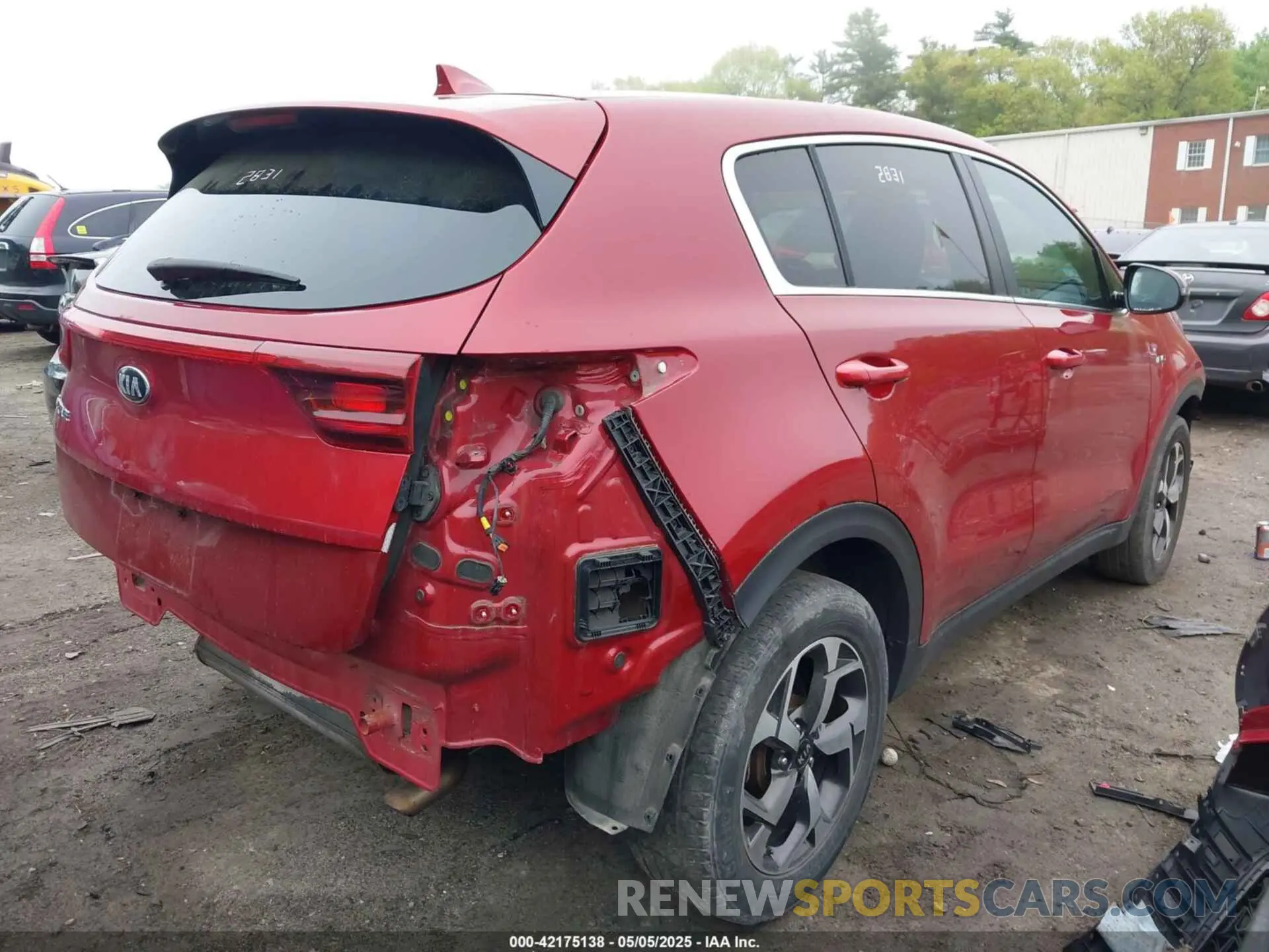 4 Photograph of a damaged car KNDPMCAC3L7824759 KIA SPORTAGE 2020