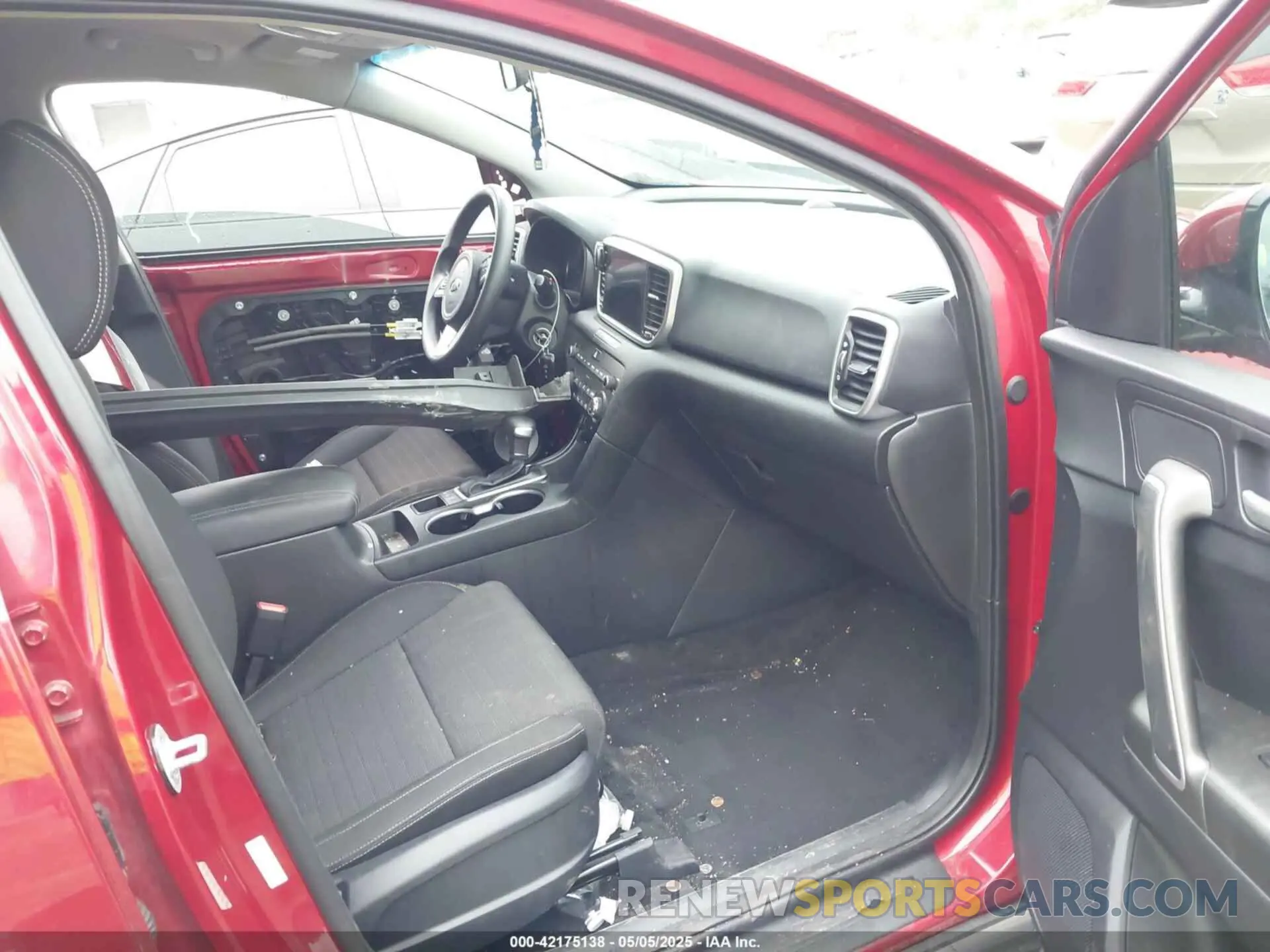 5 Photograph of a damaged car KNDPMCAC3L7824759 KIA SPORTAGE 2020