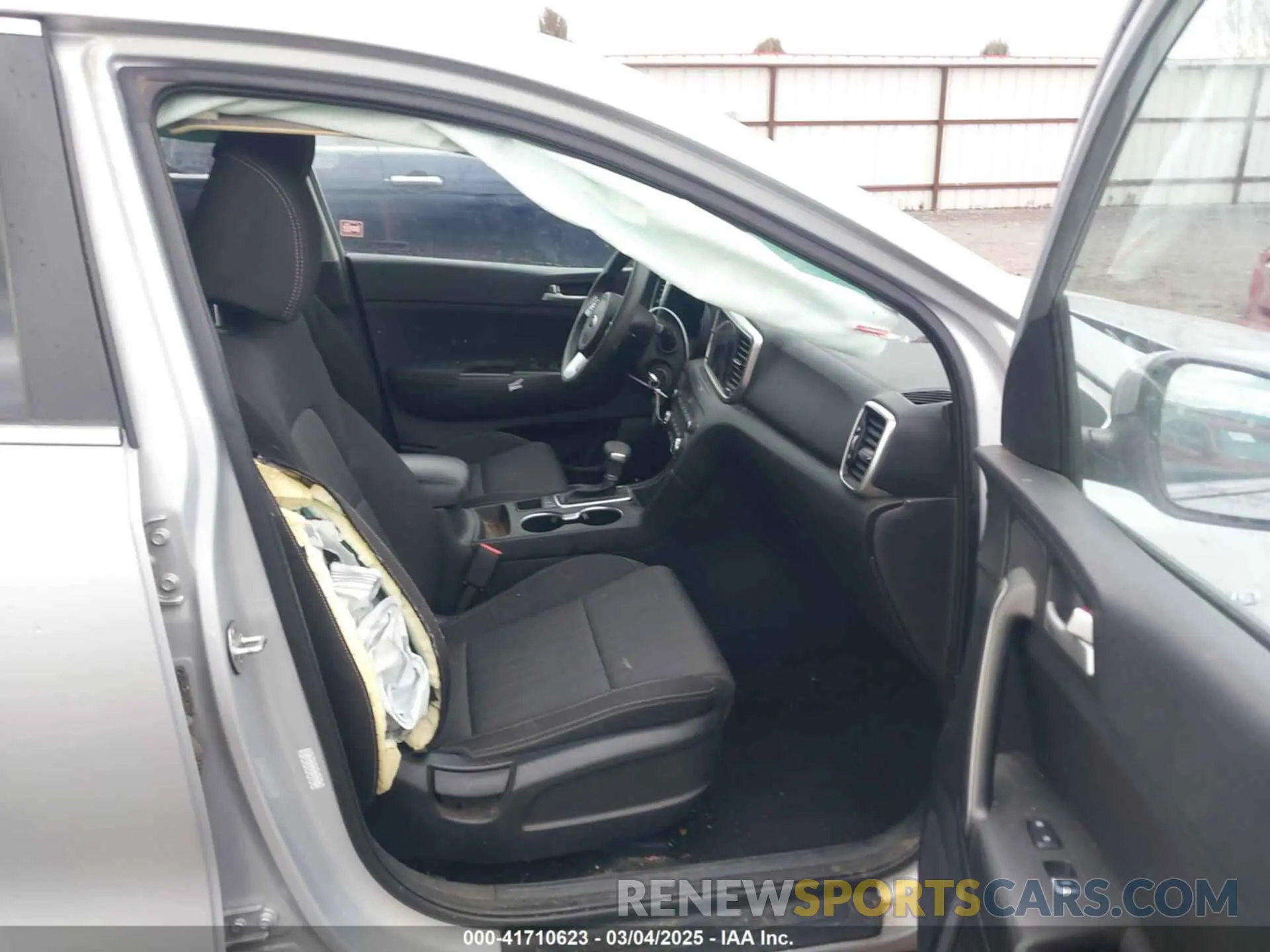 5 Photograph of a damaged car KNDPMCAC3L7828519 KIA SPORTAGE 2020