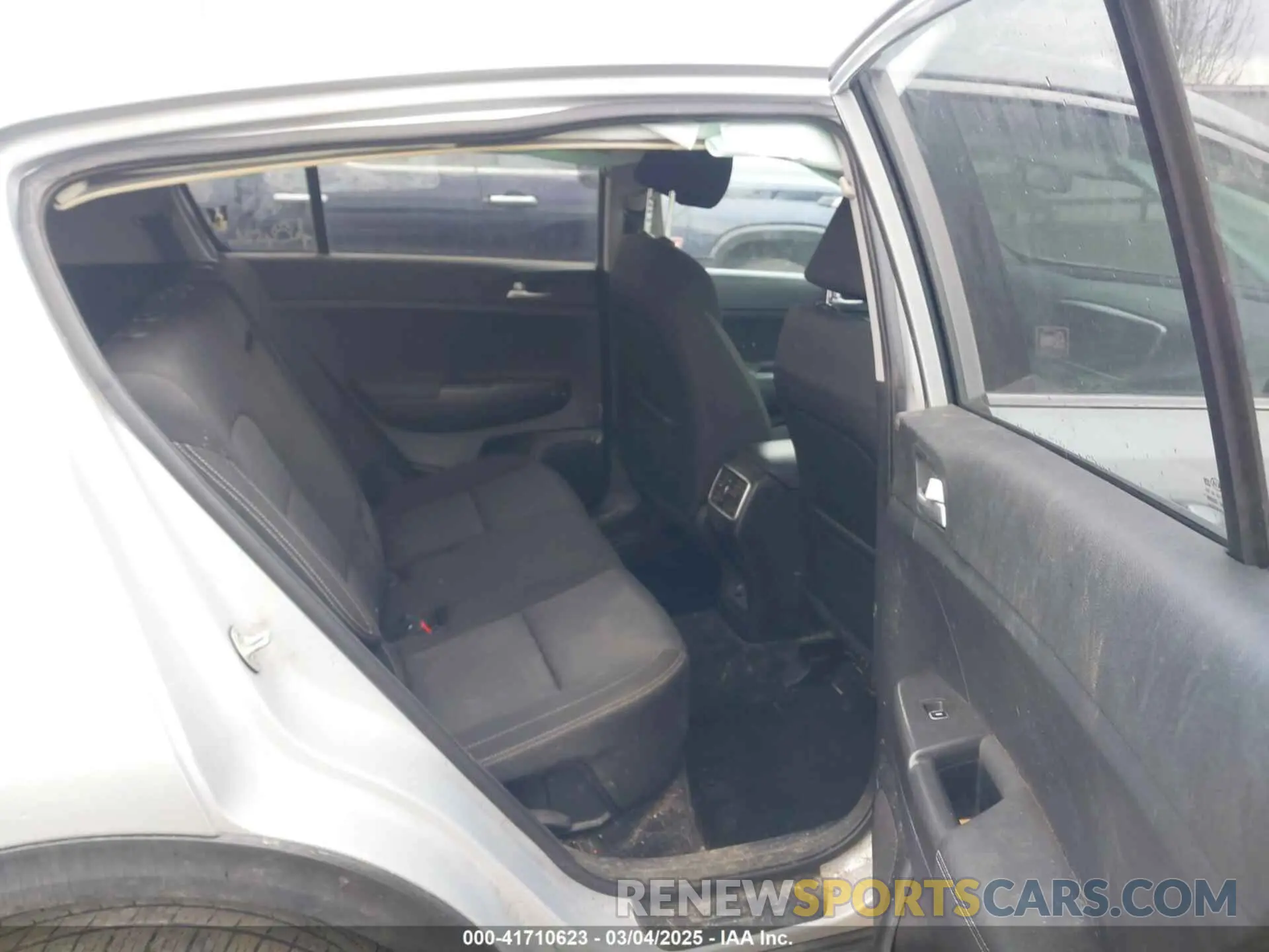 8 Photograph of a damaged car KNDPMCAC3L7828519 KIA SPORTAGE 2020