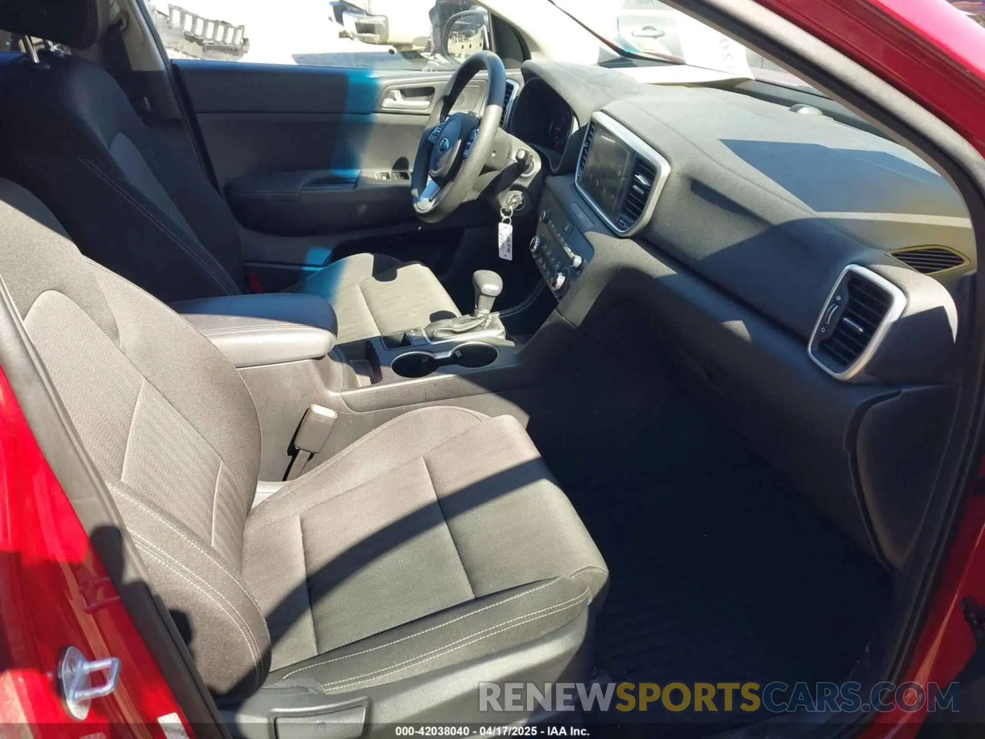 5 Photograph of a damaged car KNDPMCAC4L7667162 KIA SPORTAGE 2020