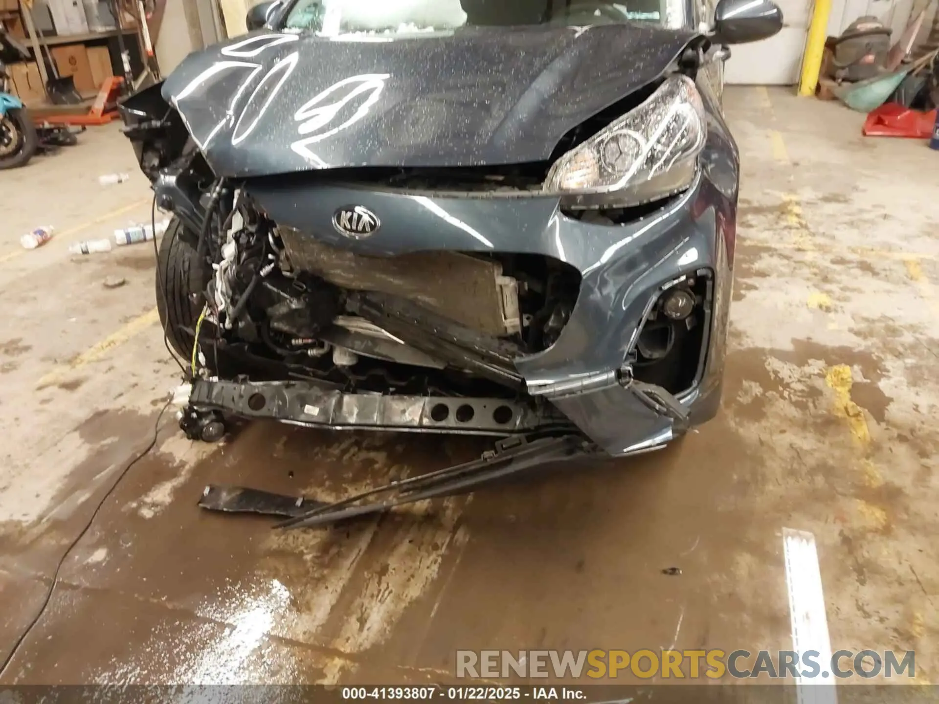 17 Photograph of a damaged car KNDPMCAC4L7709636 KIA SPORTAGE 2020