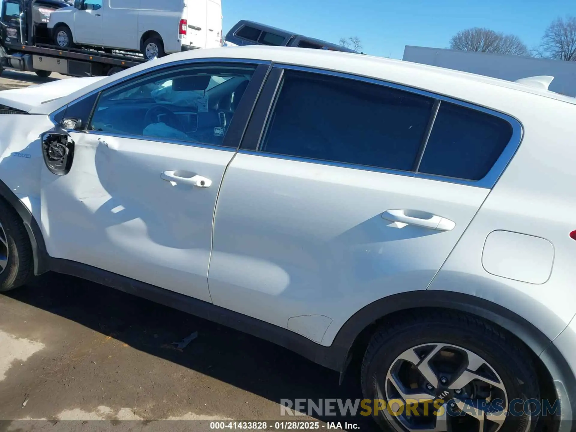 14 Photograph of a damaged car KNDPMCAC4L7792355 KIA SPORTAGE 2020