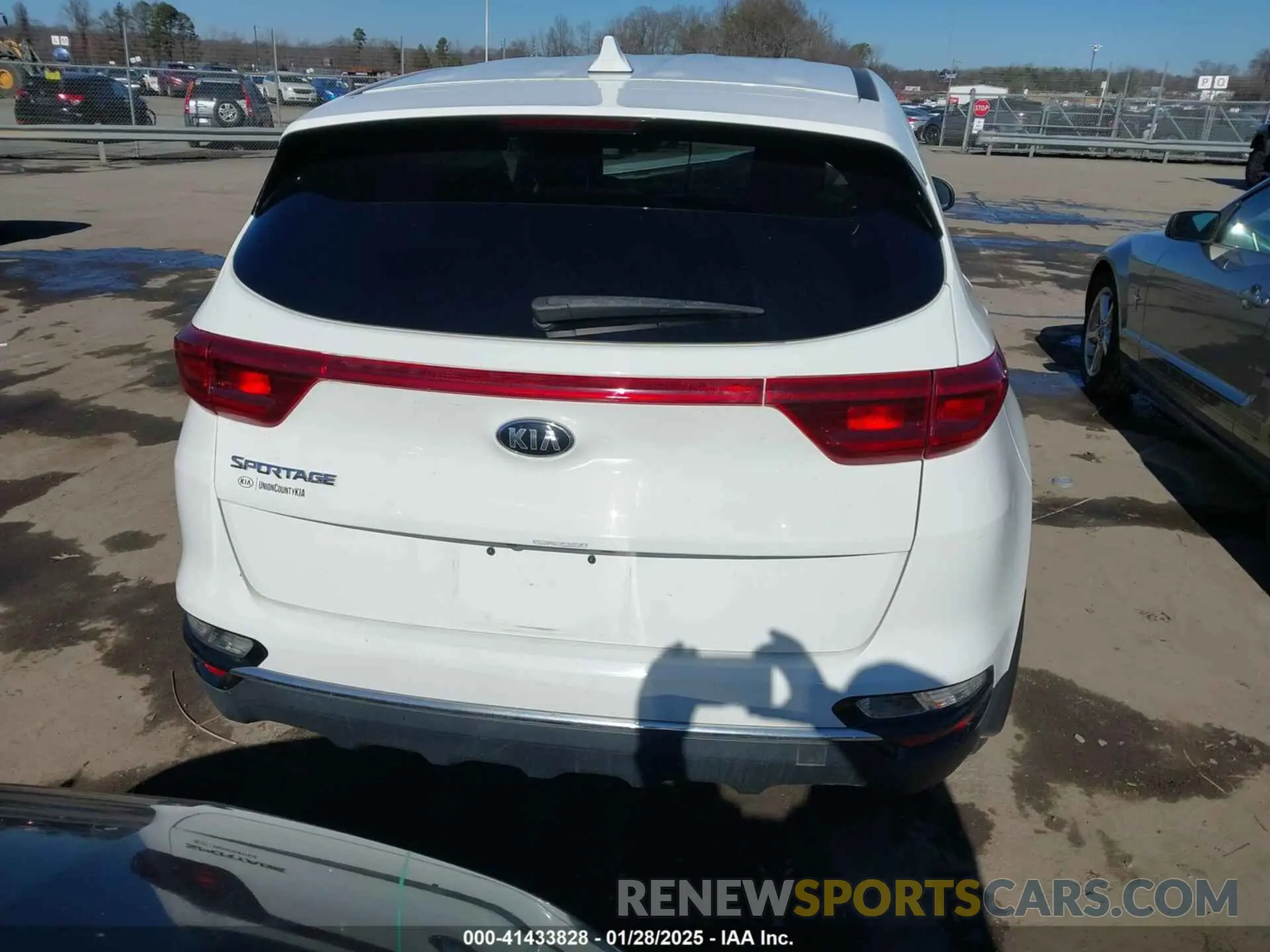 16 Photograph of a damaged car KNDPMCAC4L7792355 KIA SPORTAGE 2020