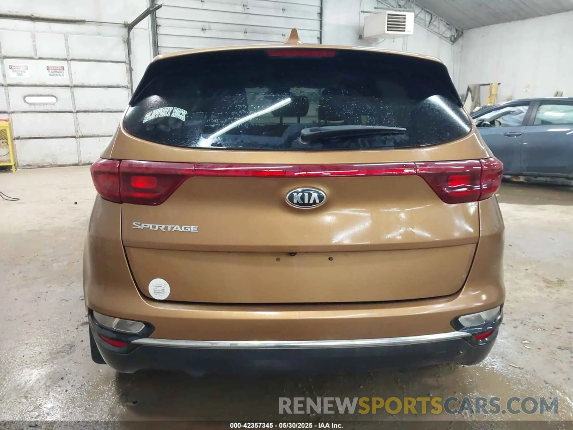 16 Photograph of a damaged car KNDPMCAC5L7752379 KIA SPORTAGE 2020