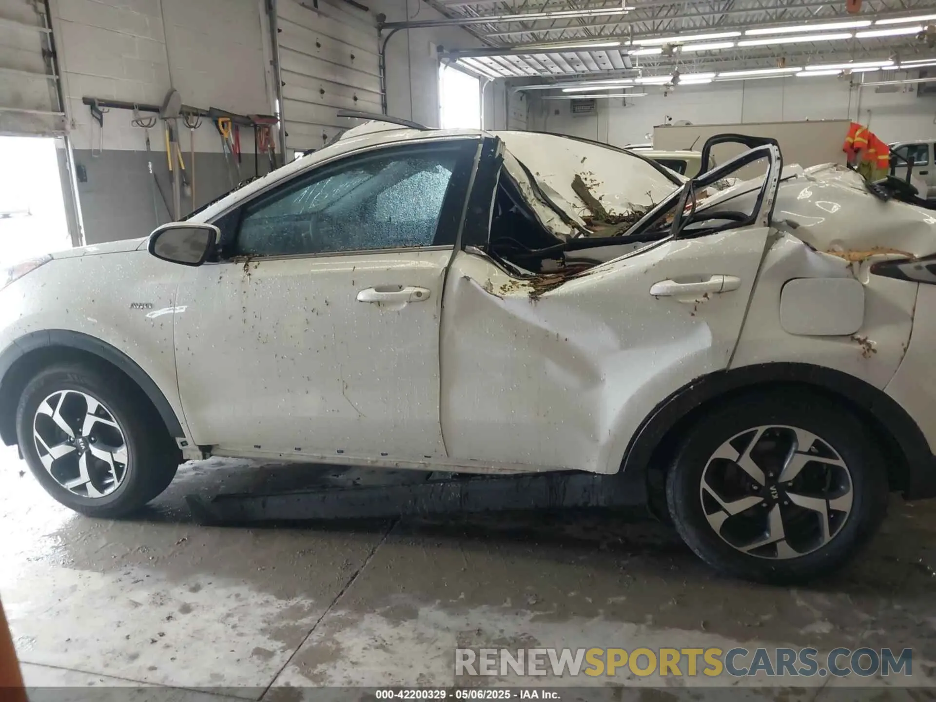 14 Photograph of a damaged car KNDPMCAC5L7755752 KIA SPORTAGE 2020