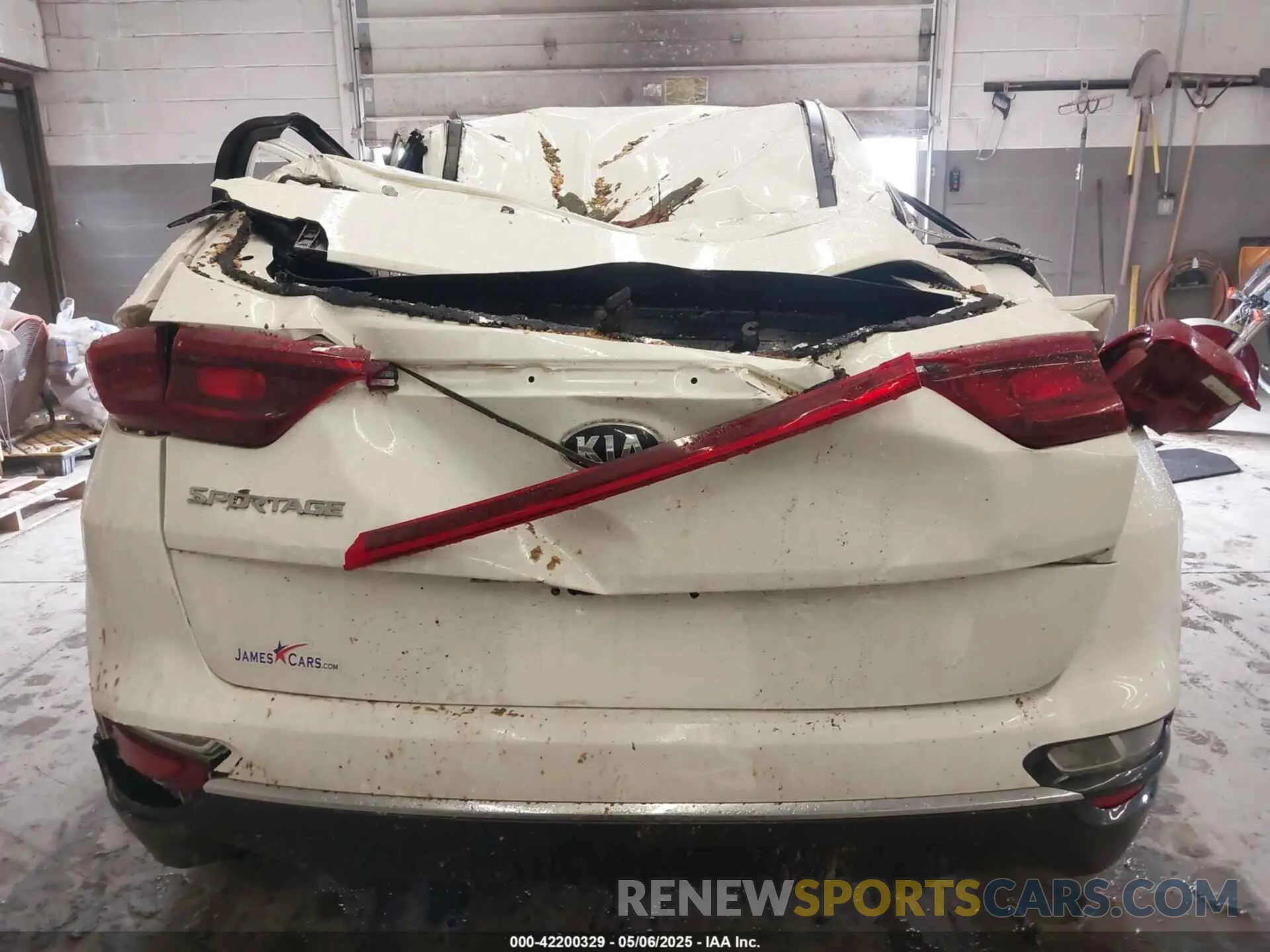 16 Photograph of a damaged car KNDPMCAC5L7755752 KIA SPORTAGE 2020