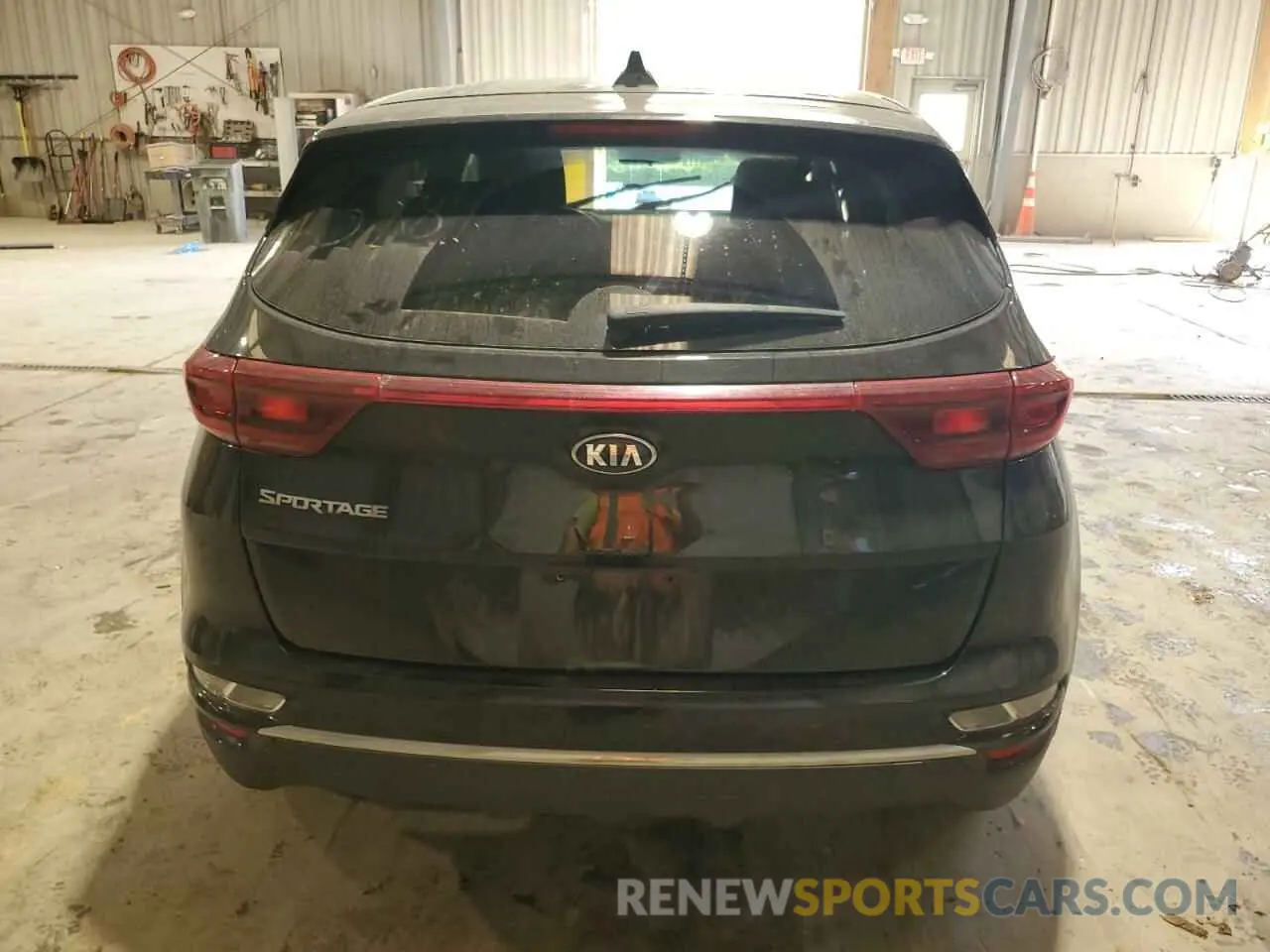 6 Photograph of a damaged car KNDPMCAC5L7815481 KIA SPORTAGE 2020