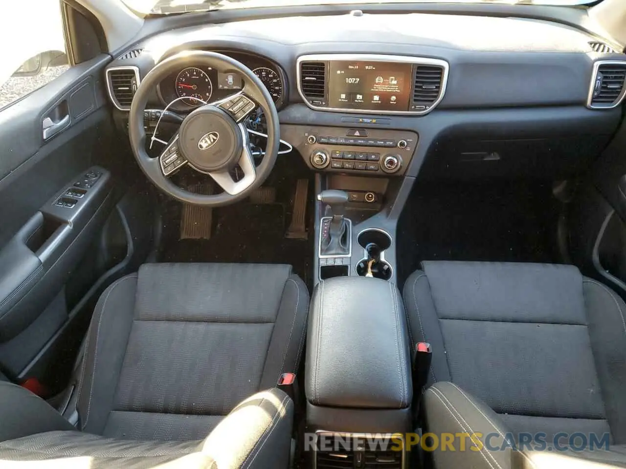 8 Photograph of a damaged car KNDPMCAC5L7815481 KIA SPORTAGE 2020