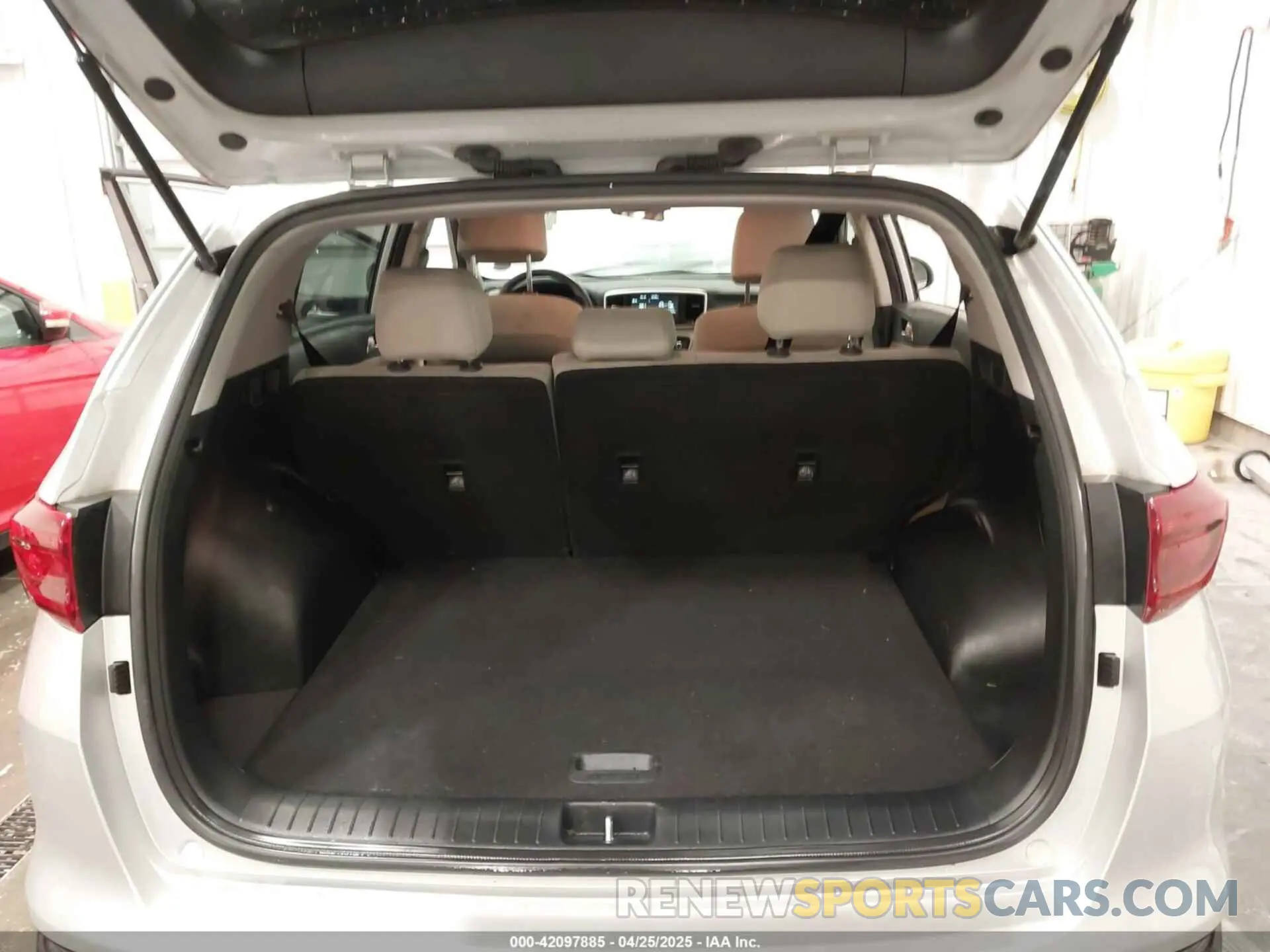 18 Photograph of a damaged car KNDPMCAC6L7634714 KIA SPORTAGE 2020