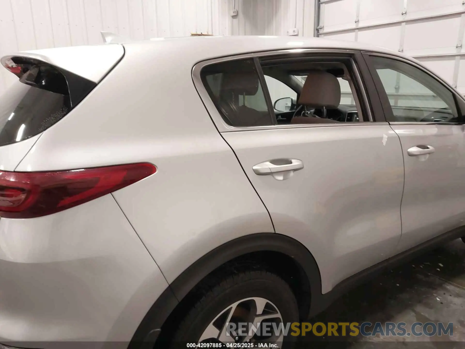 6 Photograph of a damaged car KNDPMCAC6L7634714 KIA SPORTAGE 2020
