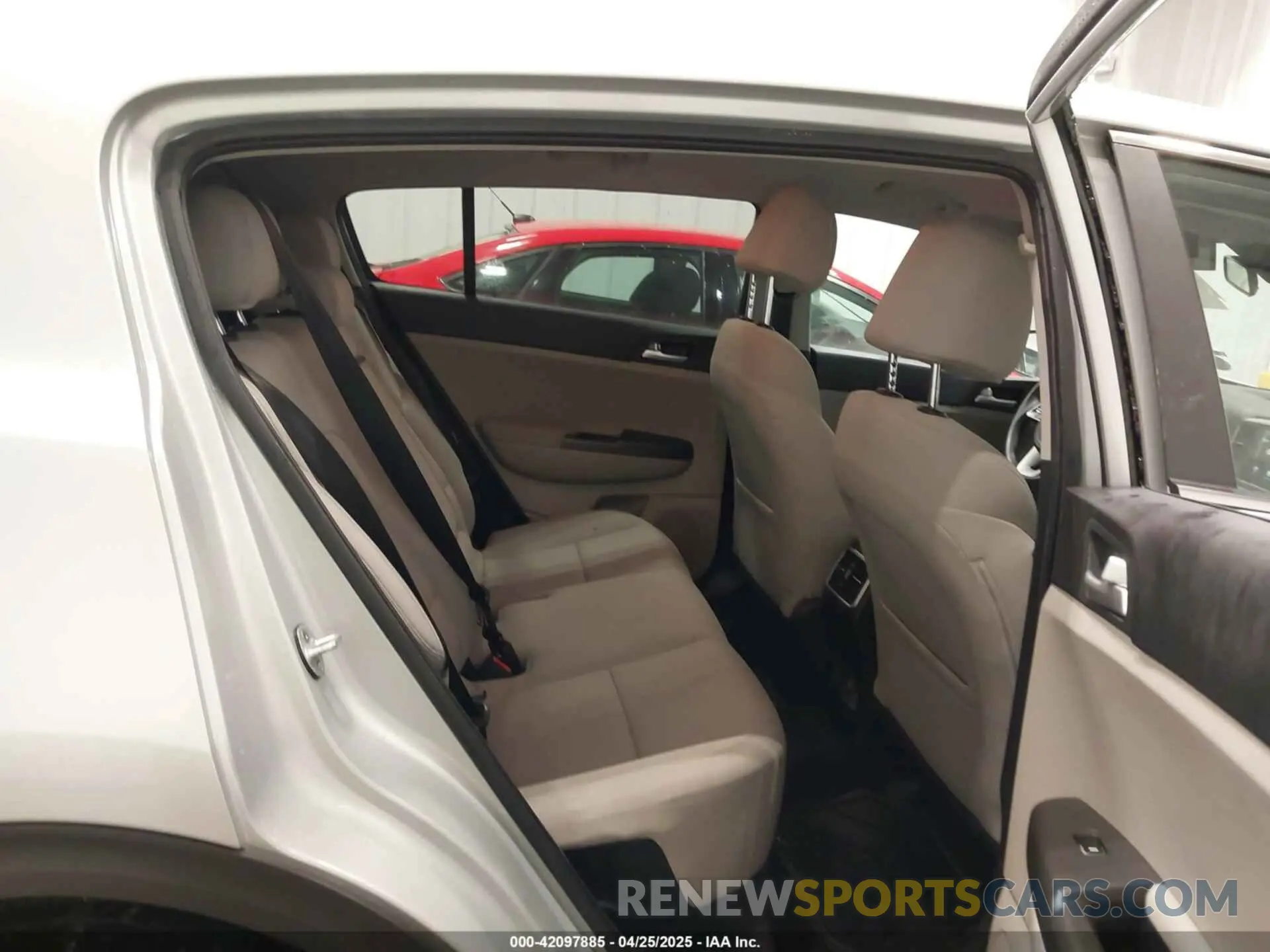 8 Photograph of a damaged car KNDPMCAC6L7634714 KIA SPORTAGE 2020