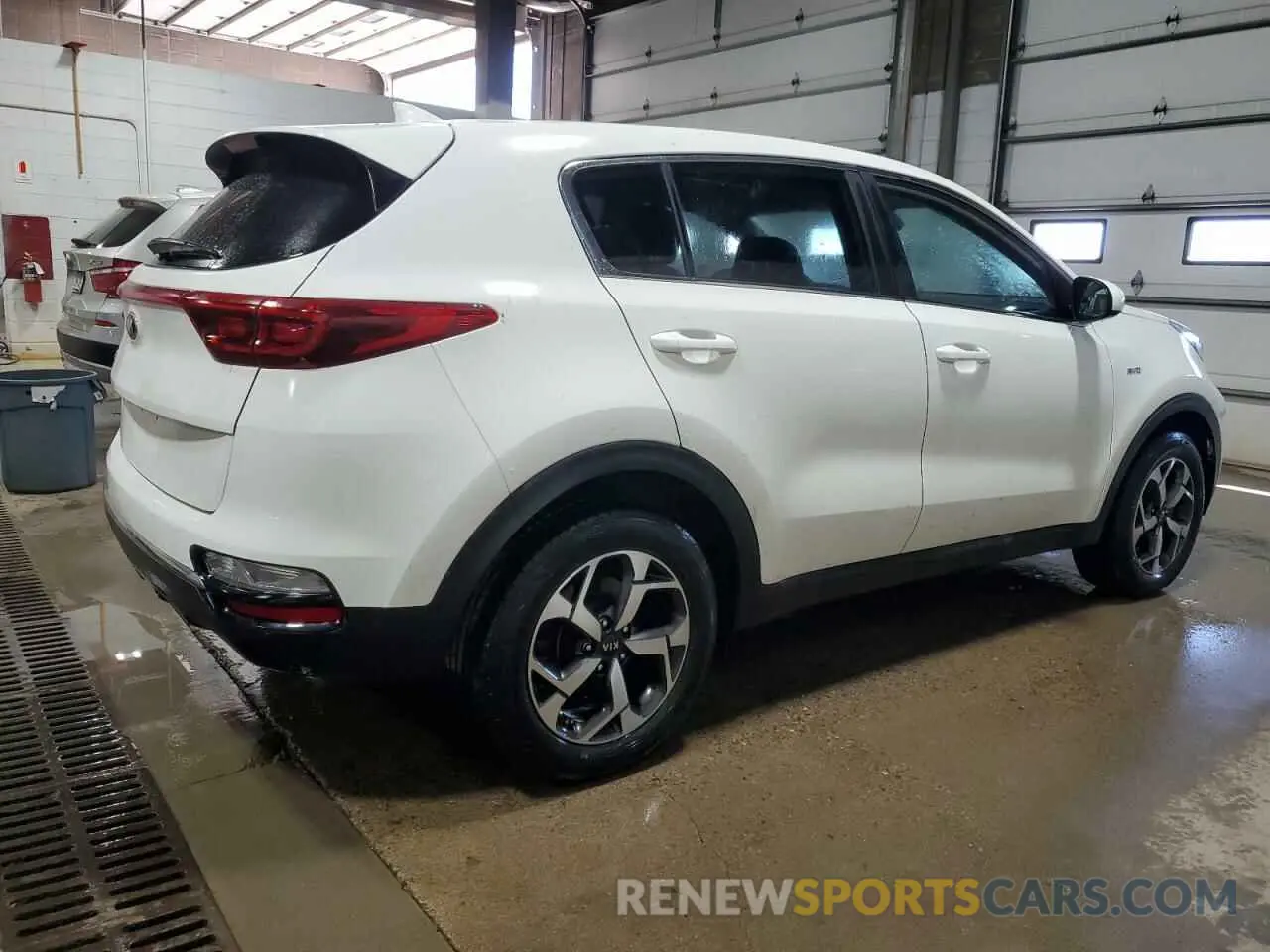3 Photograph of a damaged car KNDPMCAC6L7640626 KIA SPORTAGE 2020