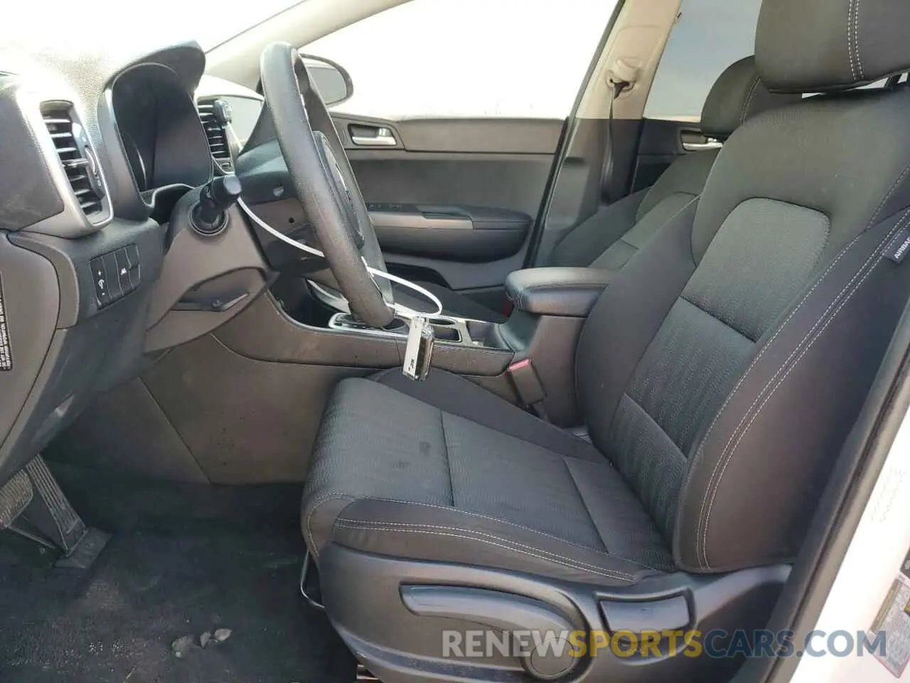 7 Photograph of a damaged car KNDPMCAC6L7672217 KIA SPORTAGE 2020