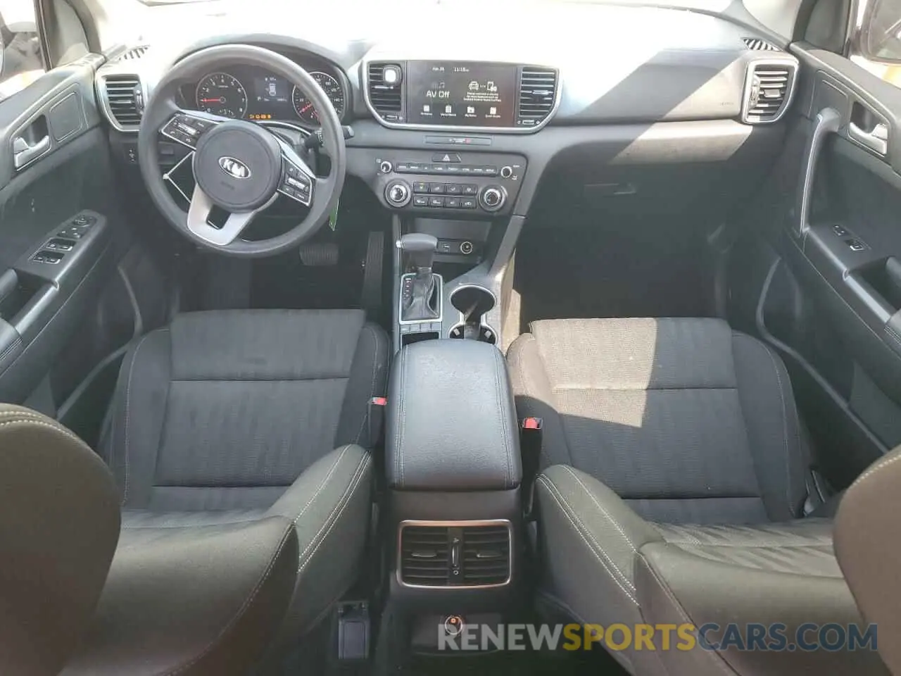 8 Photograph of a damaged car KNDPMCAC6L7672217 KIA SPORTAGE 2020