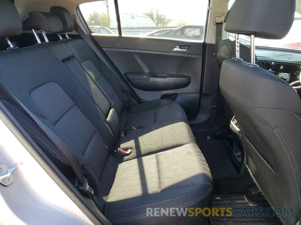 11 Photograph of a damaged car KNDPMCAC6L7760359 KIA SPORTAGE 2020