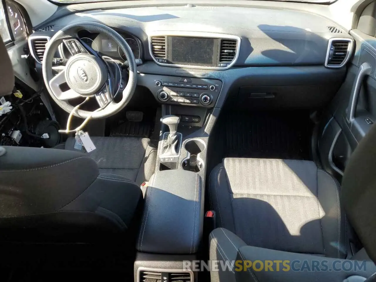 8 Photograph of a damaged car KNDPMCAC6L7760359 KIA SPORTAGE 2020